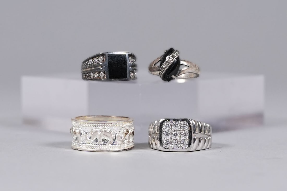 Lots silver diamond ring estate: Lots estate silver diamond ring.