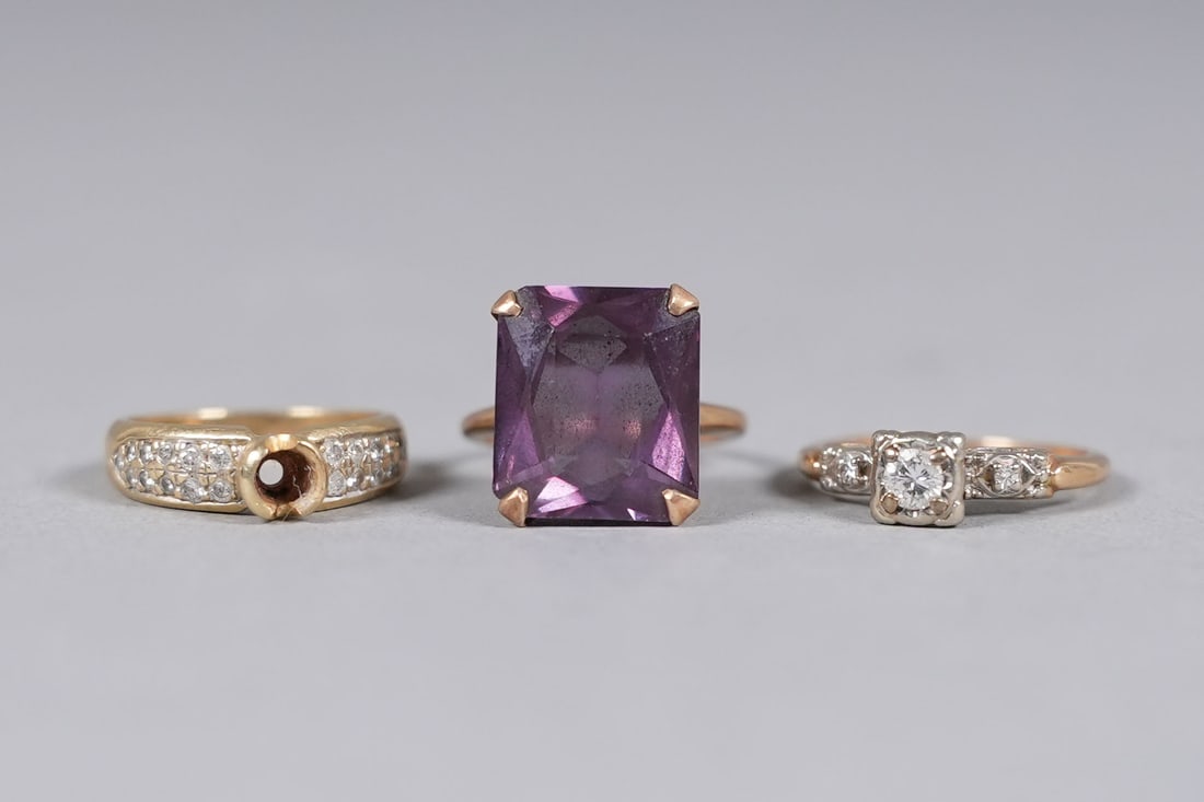 Lots gold estate ring: Lots gold estate rings.