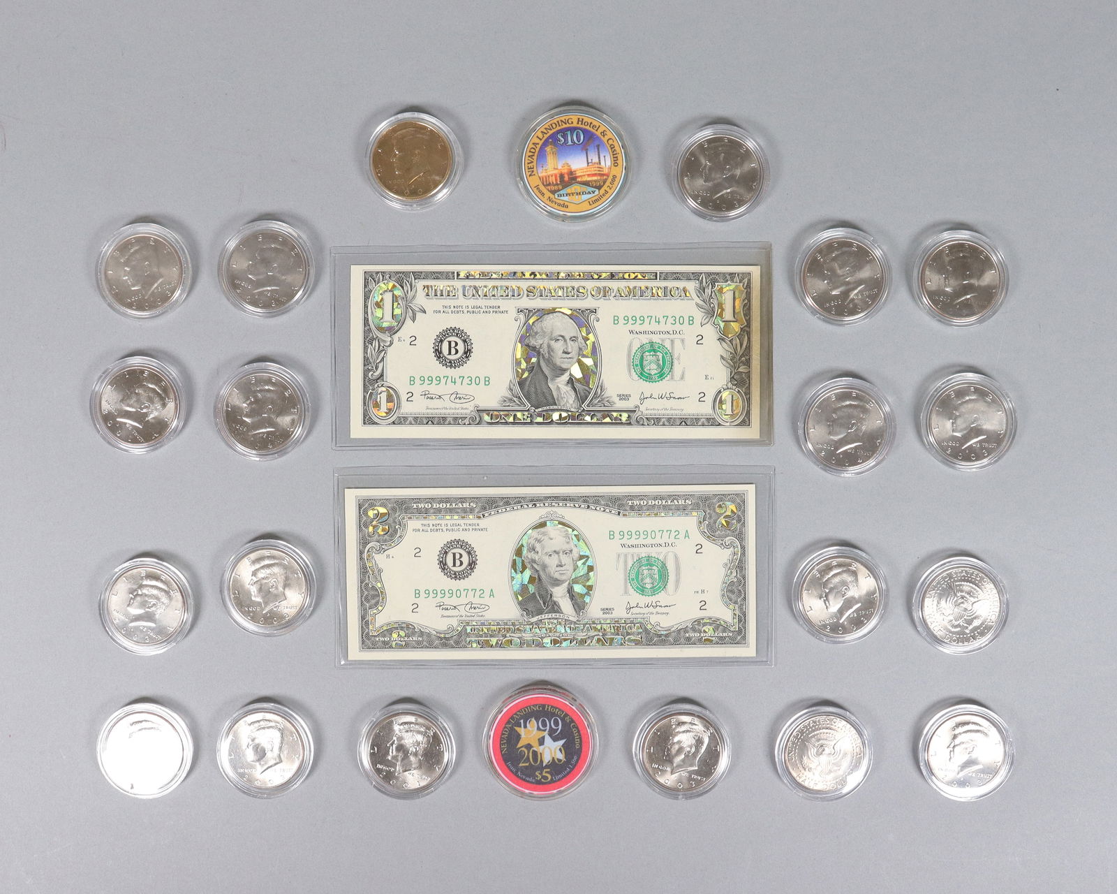 Lots vintage coins and currency: Lots vintage coins and currency.