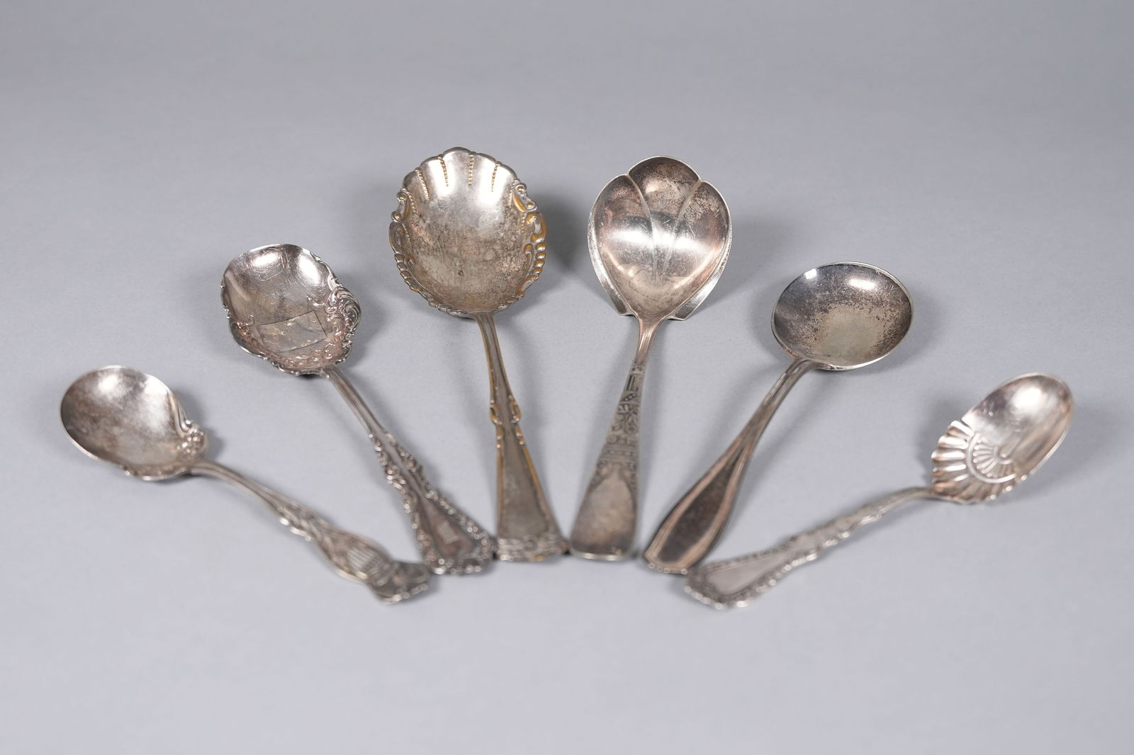 Lots antique utensils ungraded: Lots antique utensils, ungraded. All sales are final.