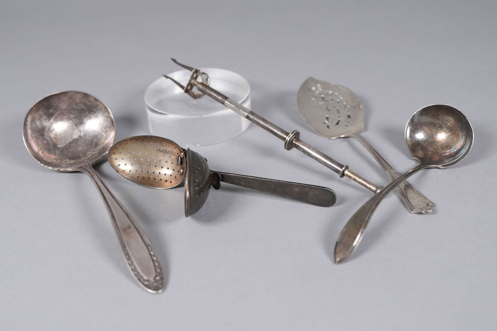 Lots antique utensils ungraded: Lots antique utensils, ungraded. All sales are final.