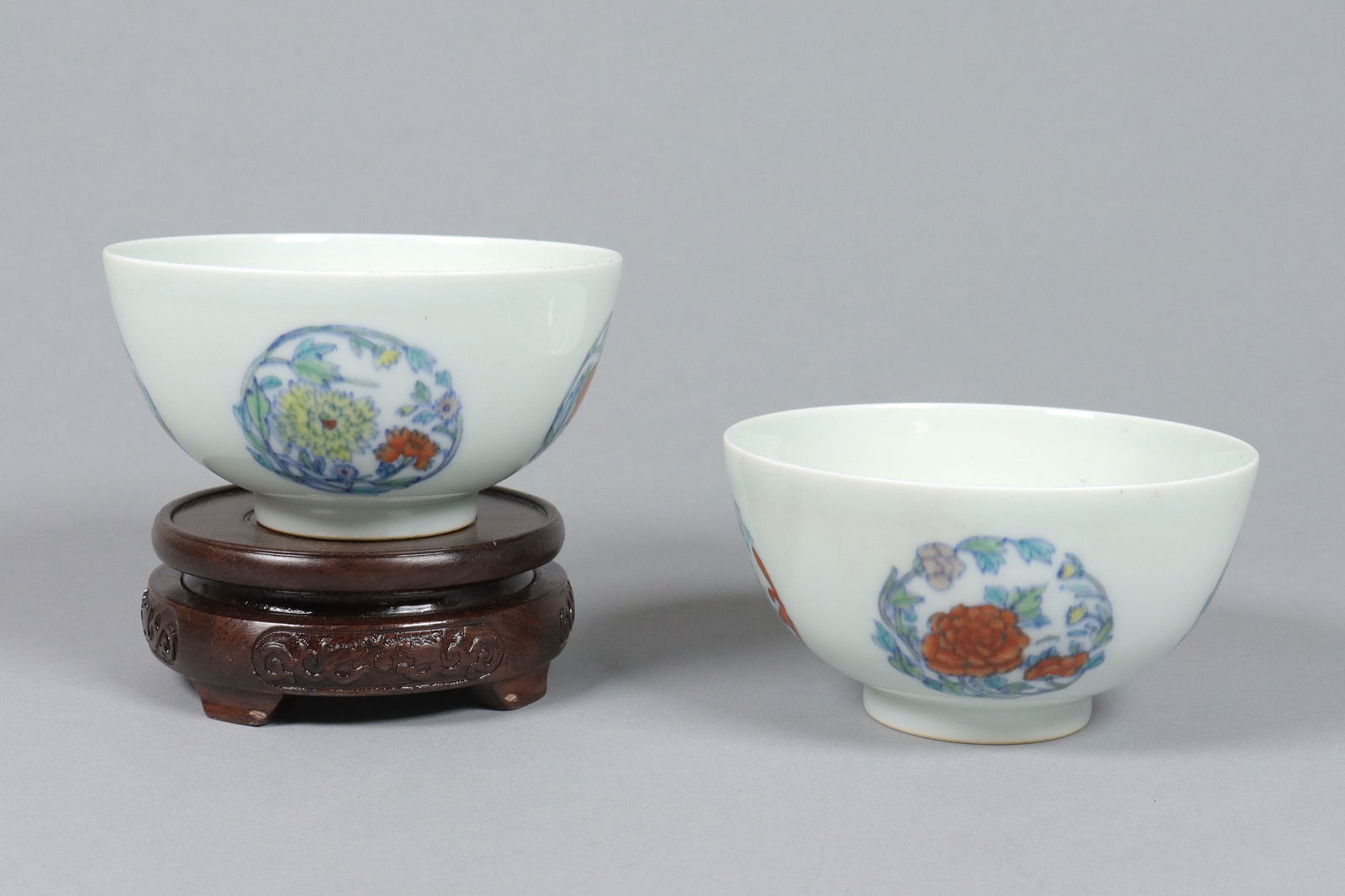 2 Chinese fine bowls: 2 Chinese fine bowls. H: 2.5" x W: 4.65."
