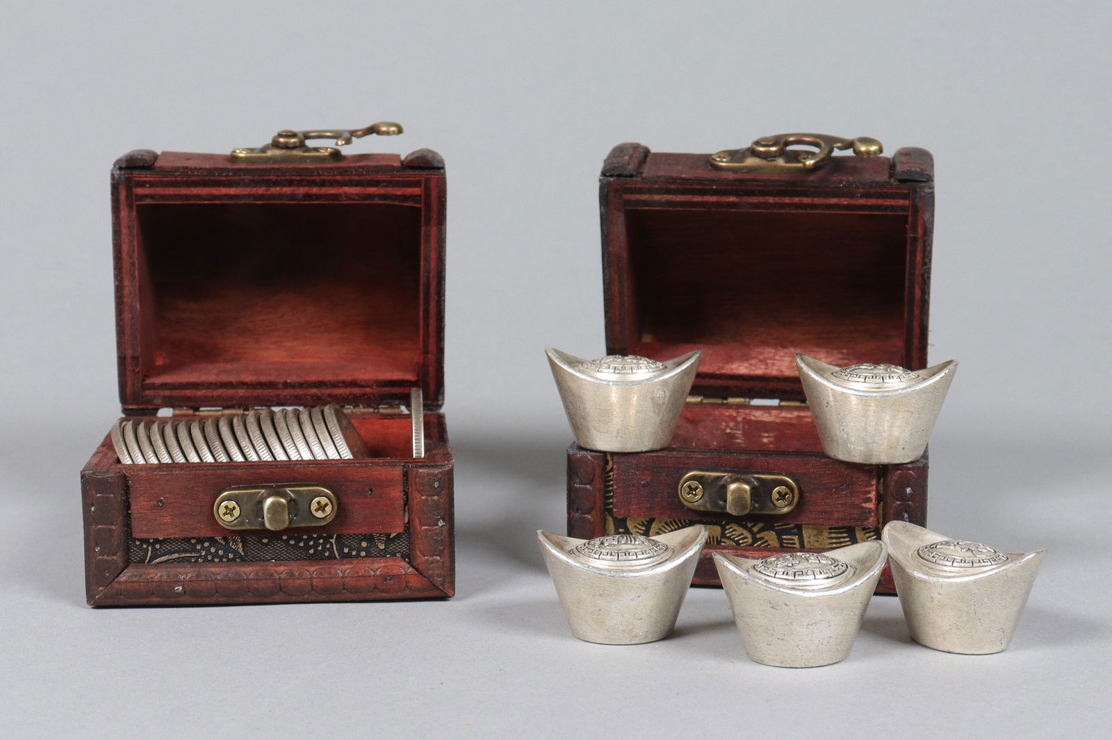 Lots Chinese ingots ungraded: Lots Chinese ingots ungraded or authenticted. We do not guarantee any markings, material, age, or grading. All sales are final, no return.