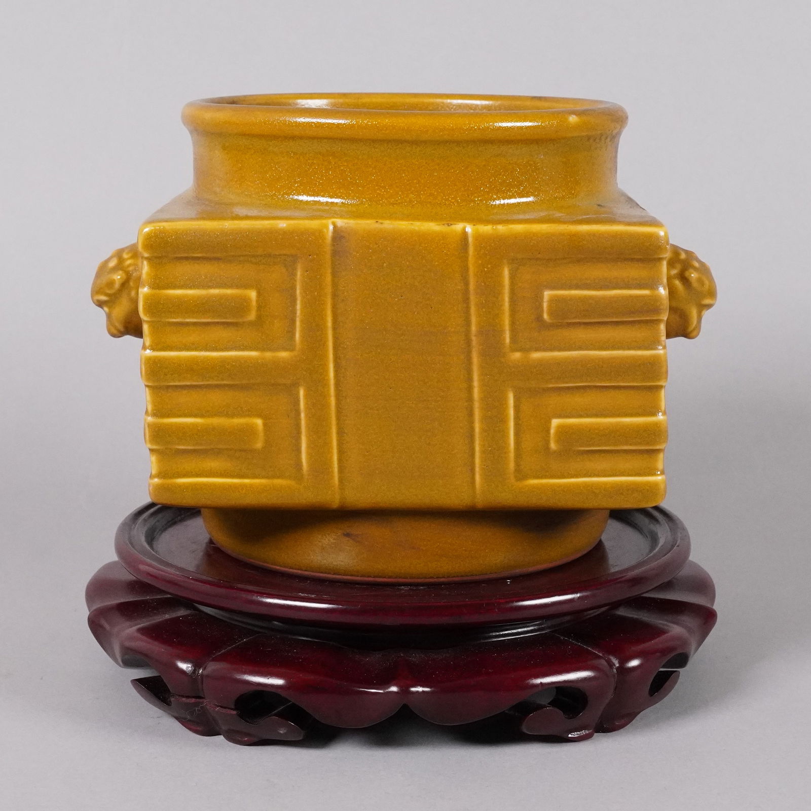 Chinese fine square vase: Chinese fine square vase. H: 5" x W: 7.2."