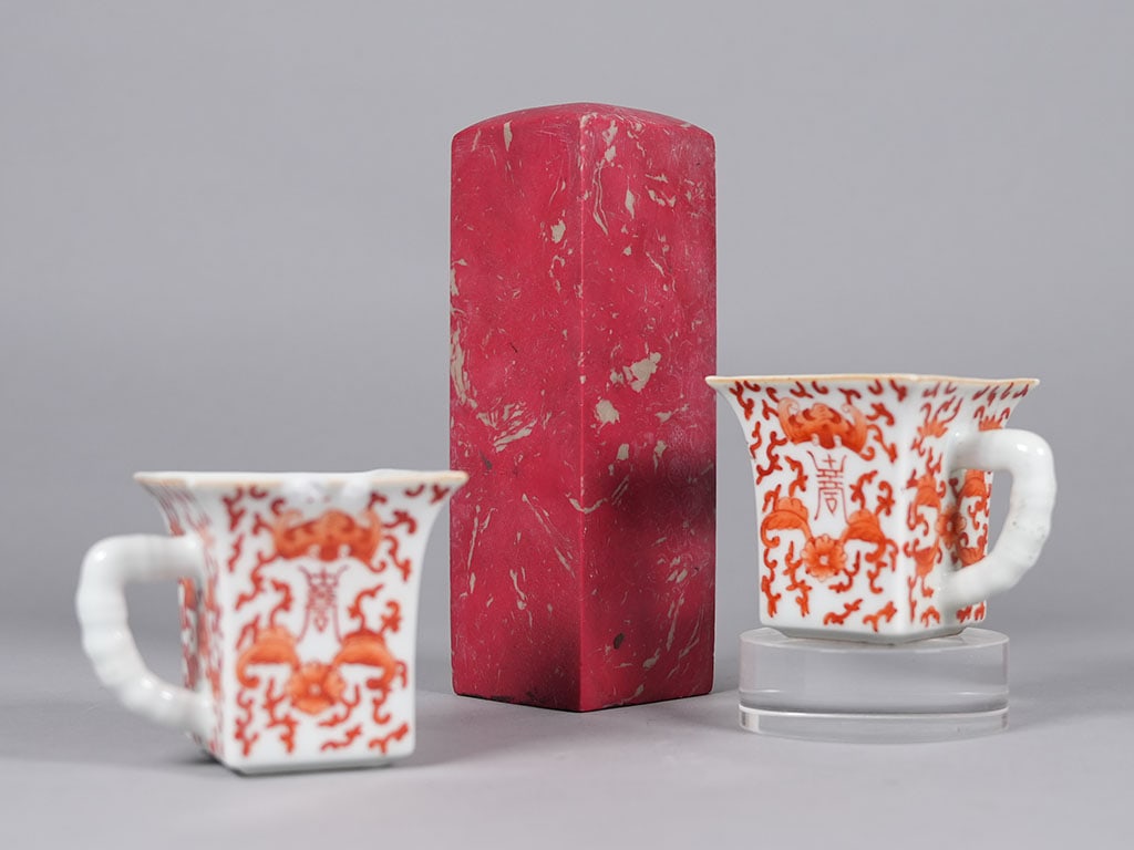 Lots Chinese items: Lots Chinese items, largest H: 7.4" x W: 2.3." One of the cup was broken and has damage. Largest H: 7.4" x W: 2.3." All sales are final.