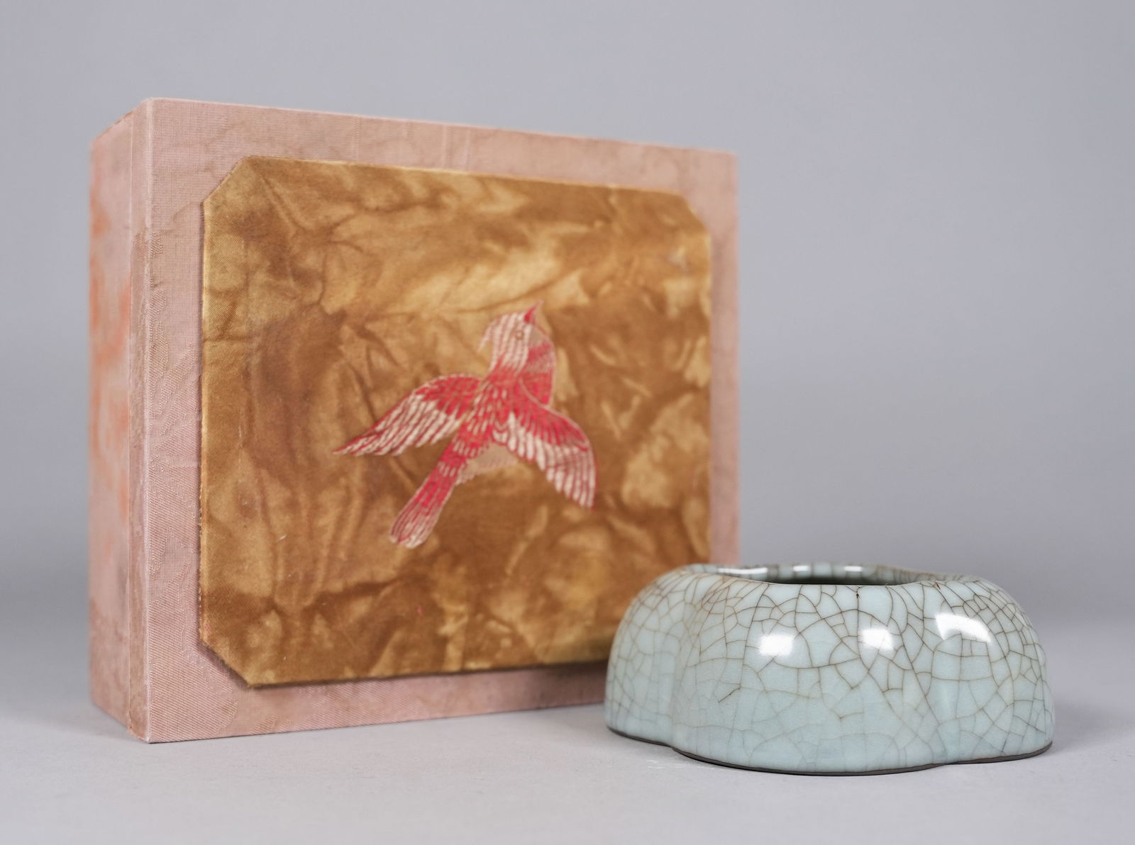 Chinese fine crackled washer: Chinese fine crackled washer. Comes with heavy silk box. H: 1.8" x W: 4.7."