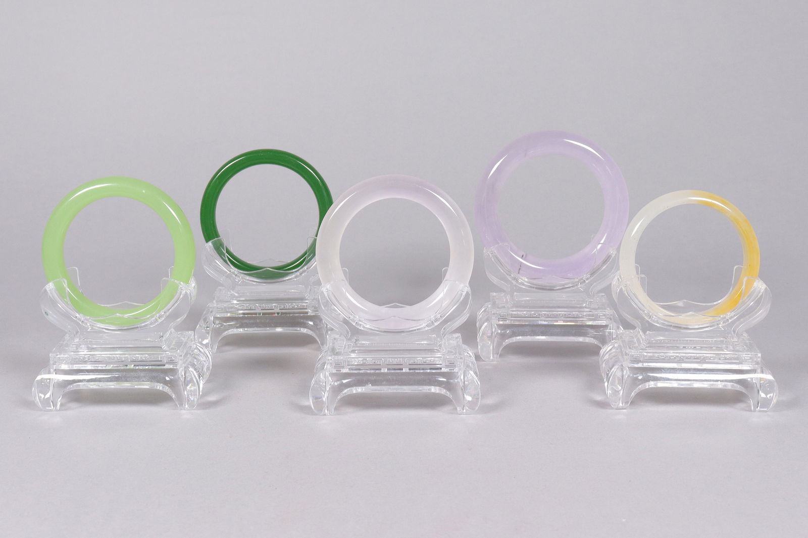 Lots Chinese bangles: Lots Chinese bangles.