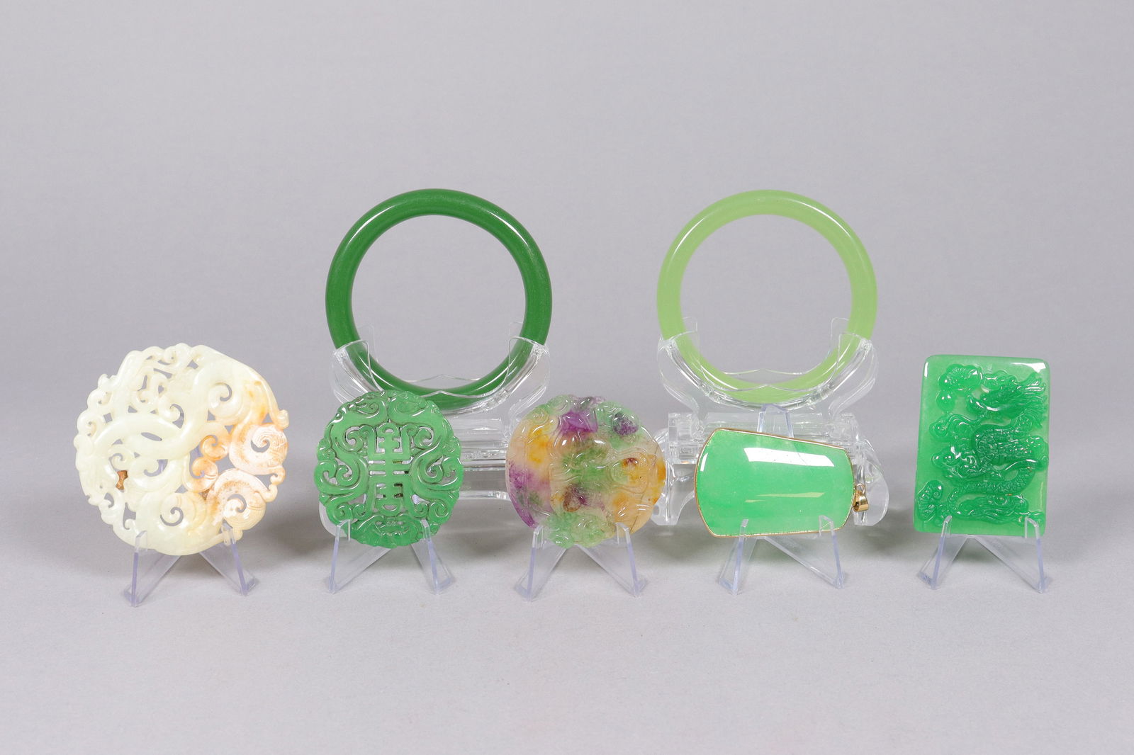 Lots Chinese fine carvings: Lots Chinese fine carvings.