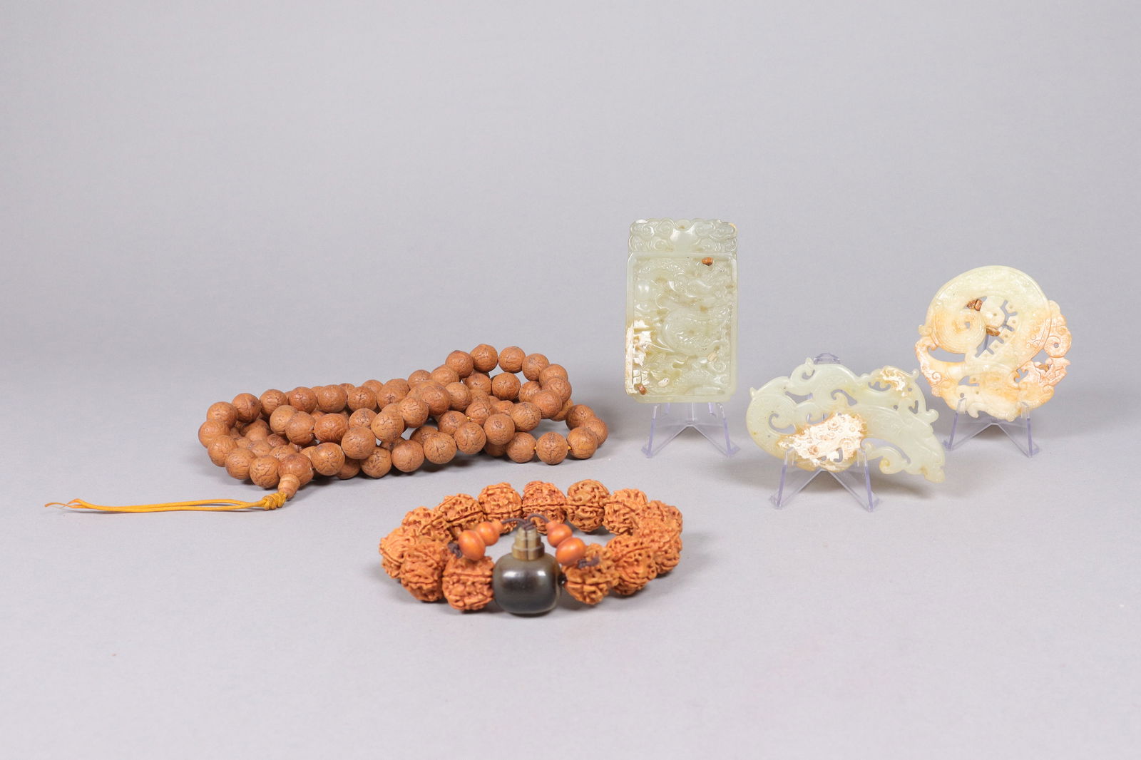 Lots Chinese fine carvings: Lots Chinese fine carvings.