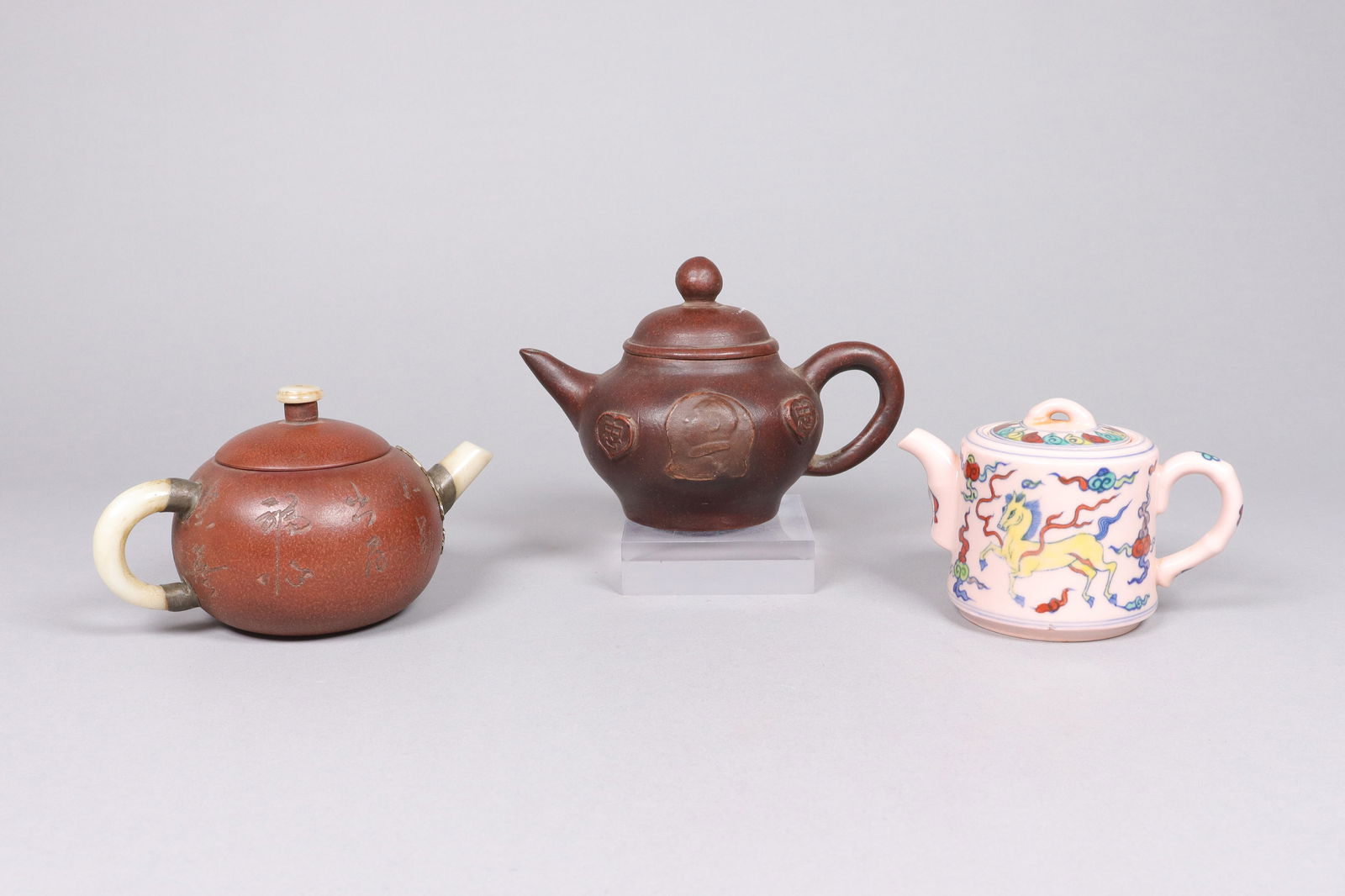 Lots Chinese teapots (1 of 6)