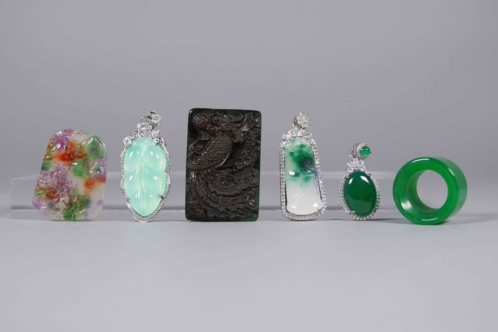 Lots Chinese fine carvings: Lots Chinese fine carvings.