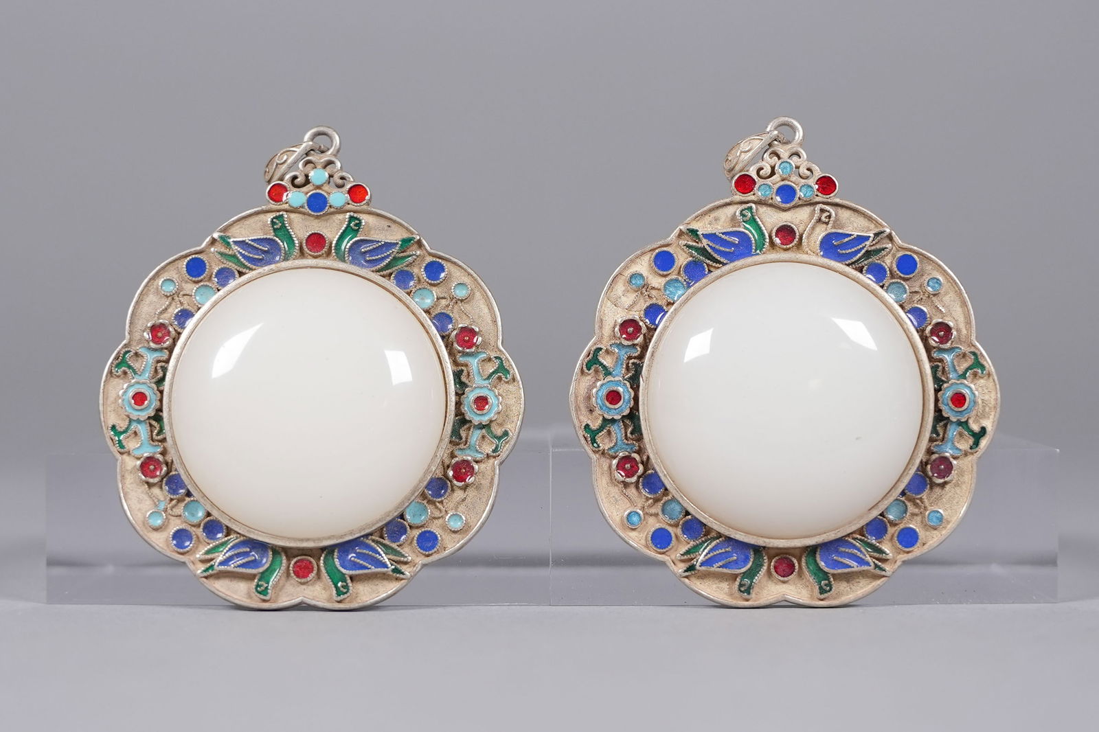 Lots Chinese fine carvings: Lots Chinese fine carvings.