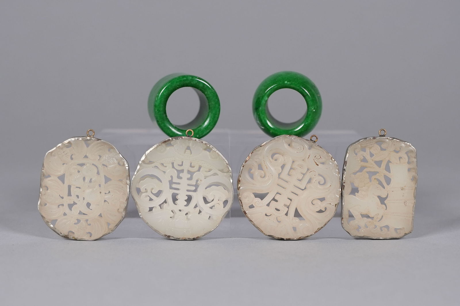 Lots Chinese fine carvings: Lots Chinese fine carvings.