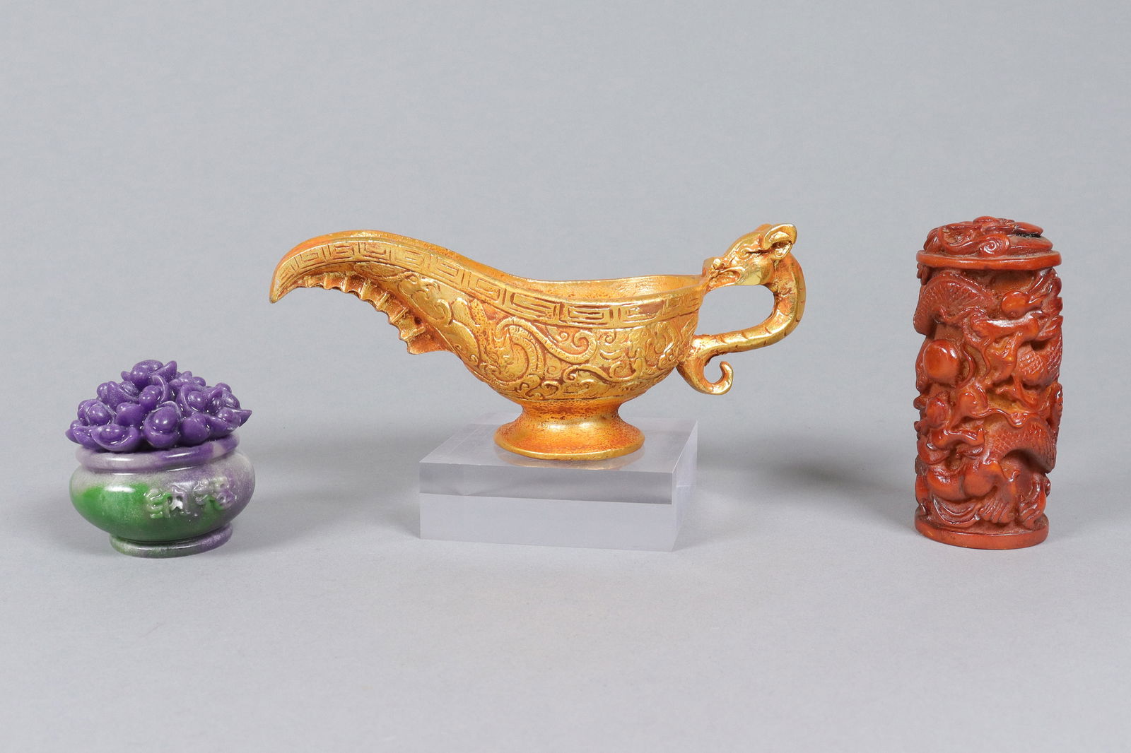 Lots Chinese fine carvings: Lots Chinese fine carvings, one is a gilted cup.