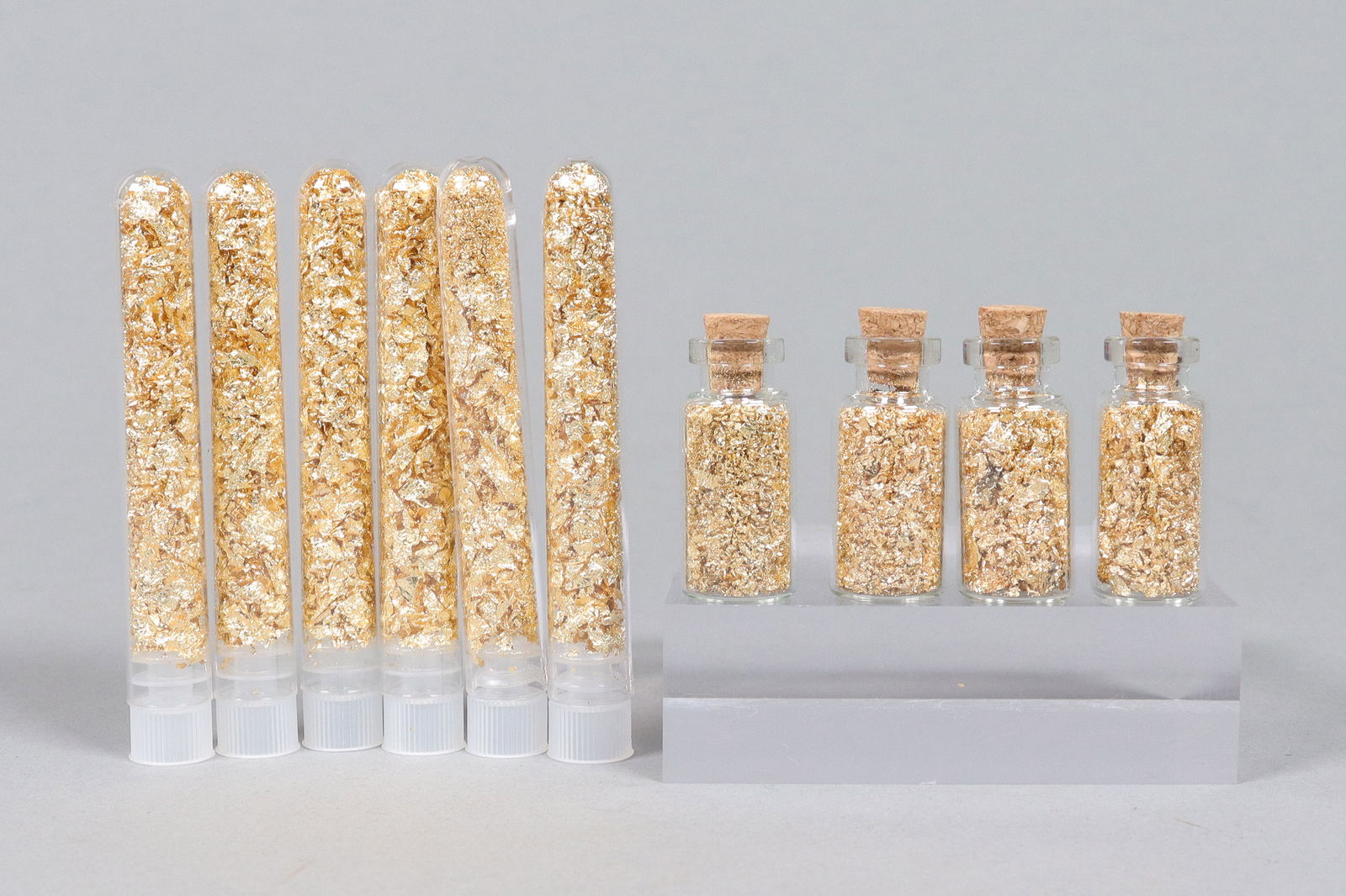 Lots gold flakes: Lots gold flakes ungraded or authenticated. All sales are final, no return.