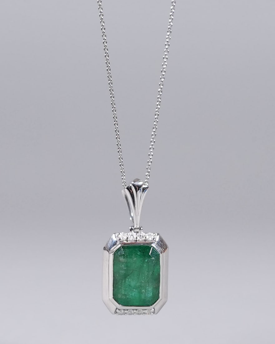 Platinum natural emerald diamond necklace: Platinum natural emerald diamond necklace. Total 6.07 carats emerald, and total 0.18 carats diamonds.