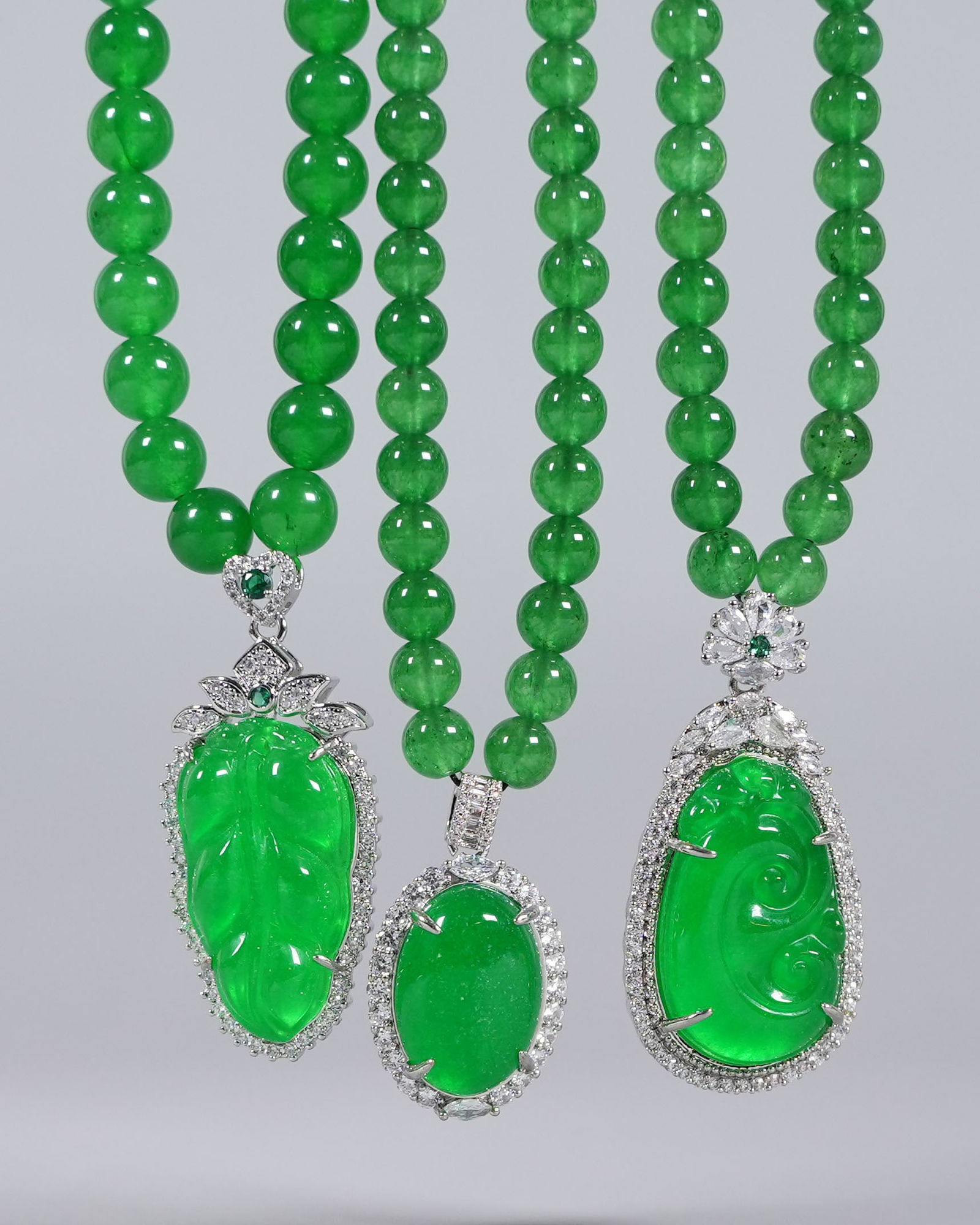 Lots Chinese apple green pendants: Lots Chinese apple green pendants.