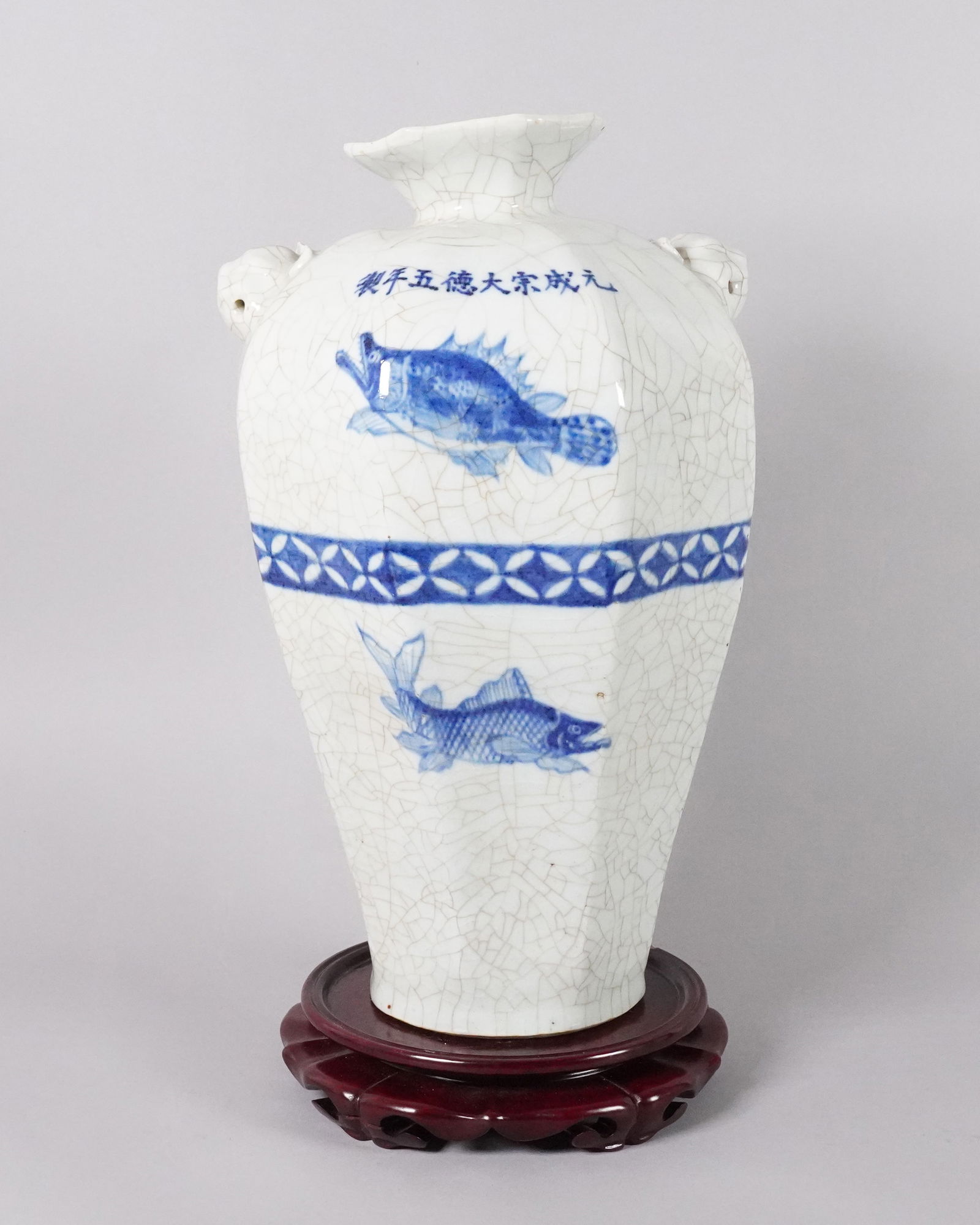 Chinese fine crackled b/w vase: Chinese fine crackled b/w vase. H: 13.7" x W: 8.2."