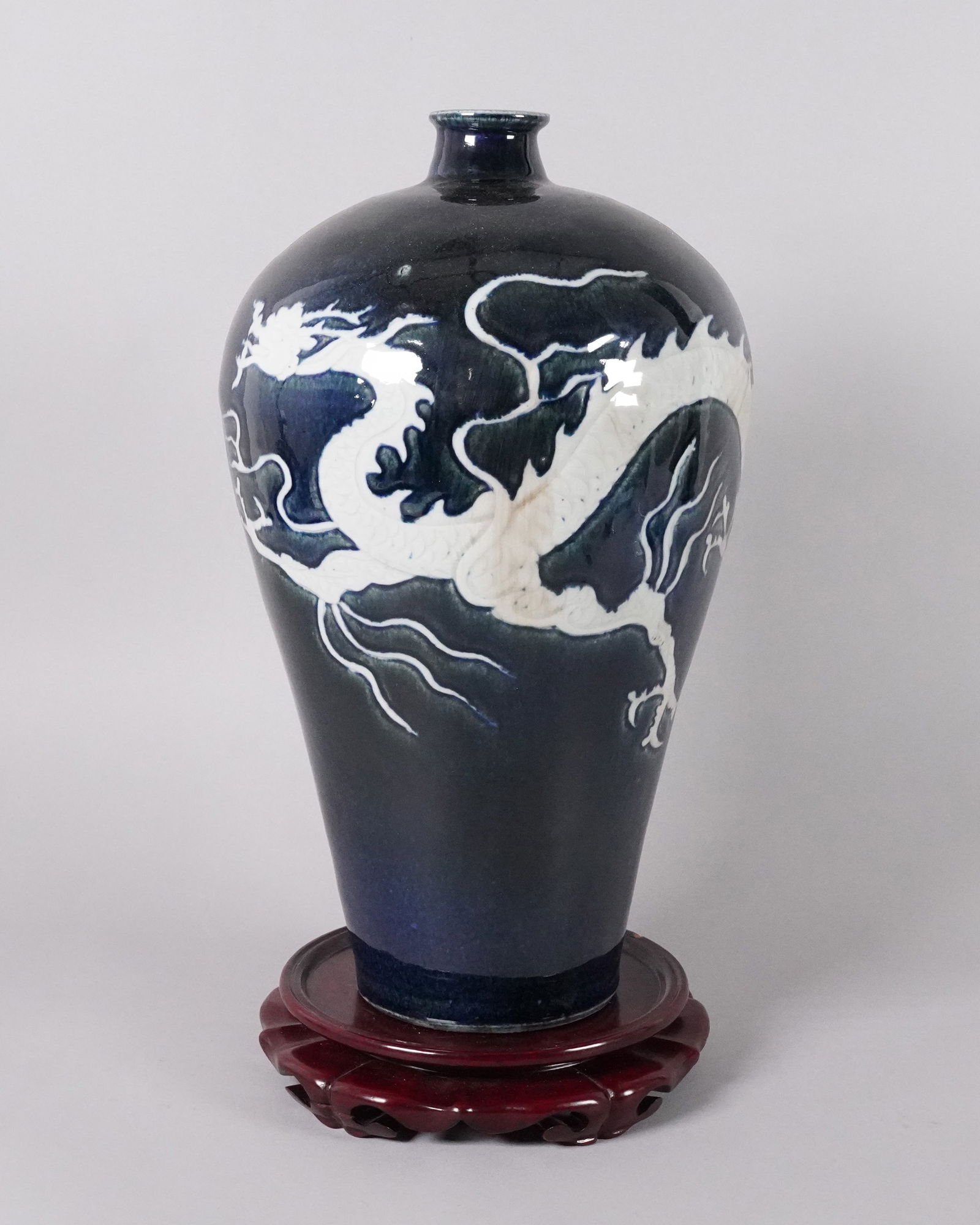 Chinese fine blue dragon vase (1 of 6)