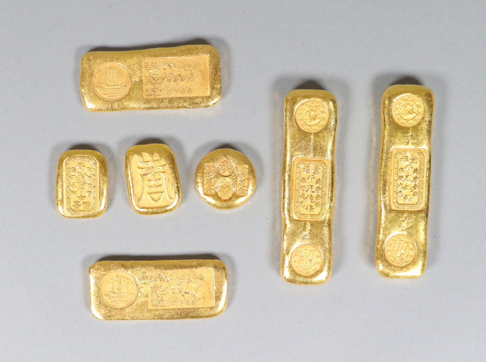 Lots Chinese ingots ungraded: Lots Chinese ingots ungraded or authenticted. We do not guarantee any markings, material, age, or grading. All sales are final, no return.