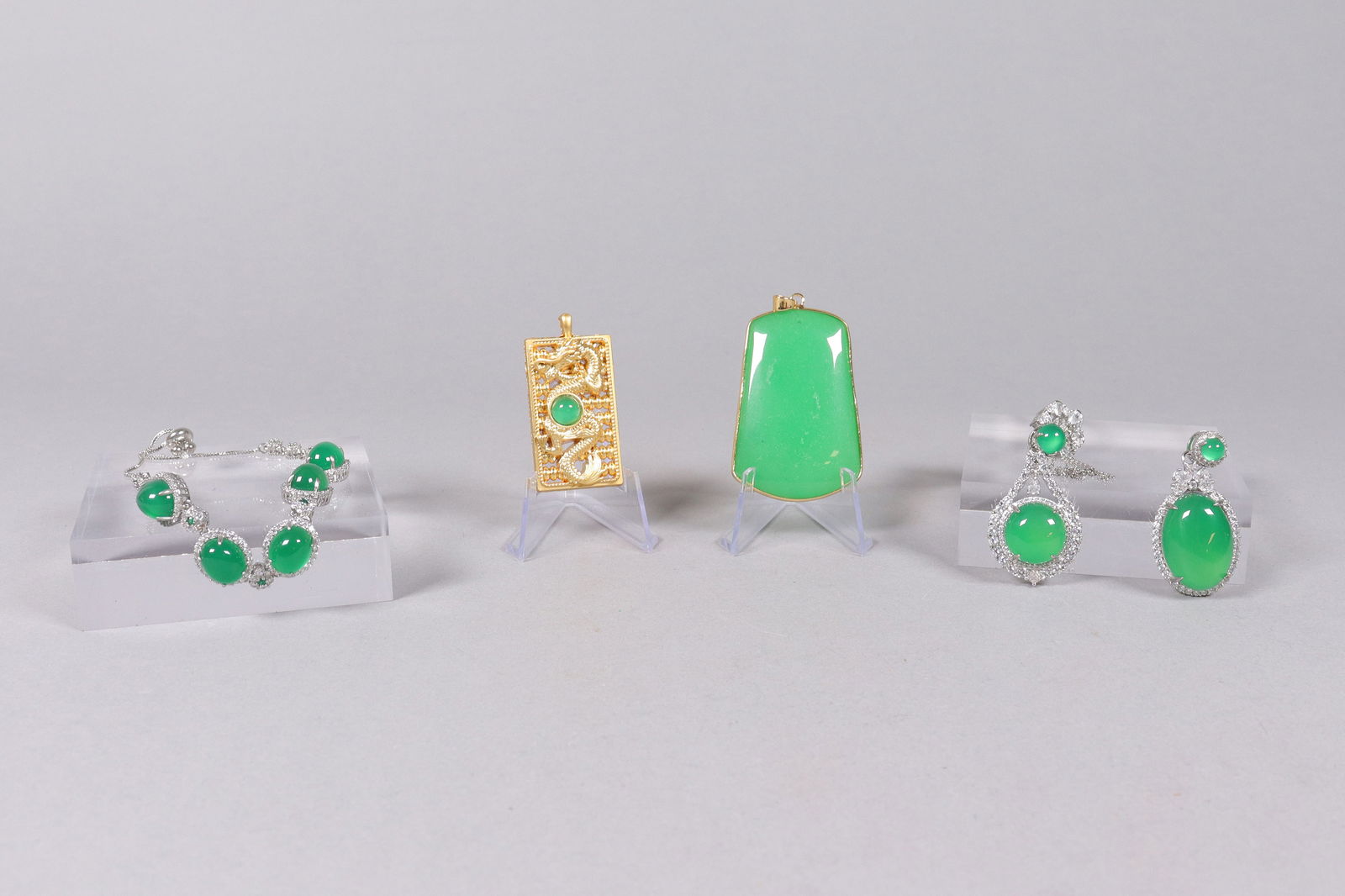 Lots Chinese apple green items: Lots Chinese apple green items.