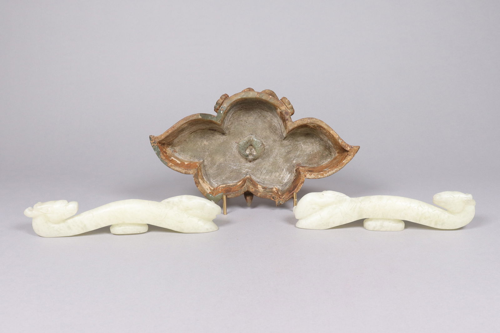 Lots Chinese items: Lots Chinese items.