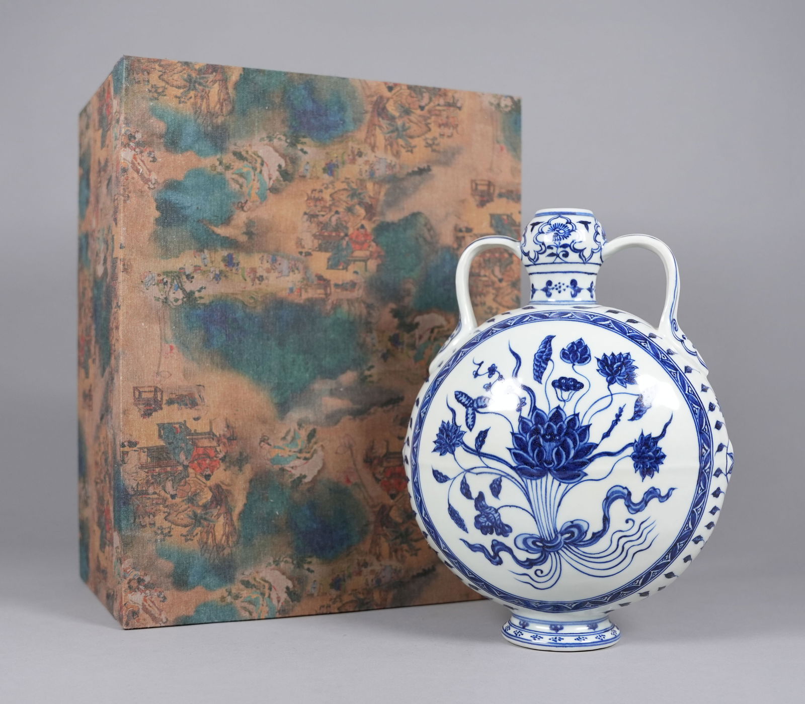 Chinese fine b/w flask vase: Chinese fine blue flask vase, with heavy silk box. H: 10.6" x W: 8.7."