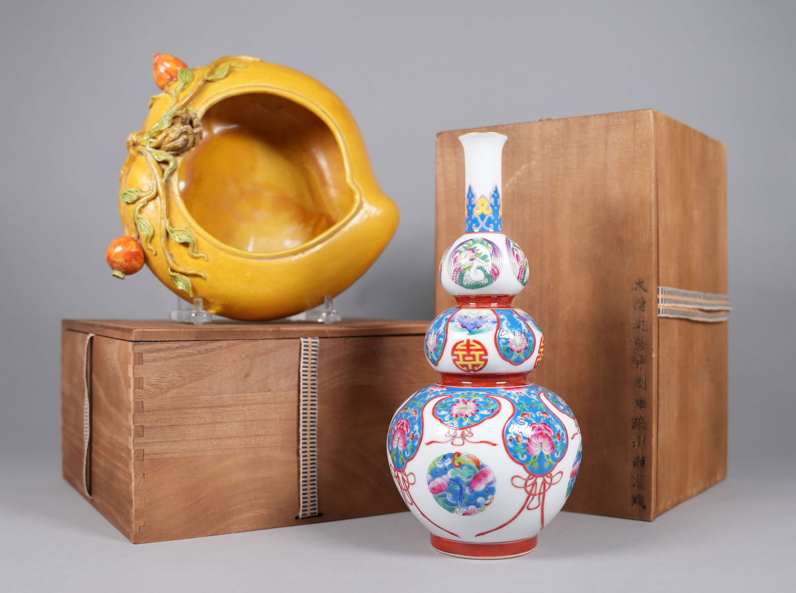Lots Chinese porcelains with box: Lots Chinese porcelains with box, largest H: 4" x W: 9.5."