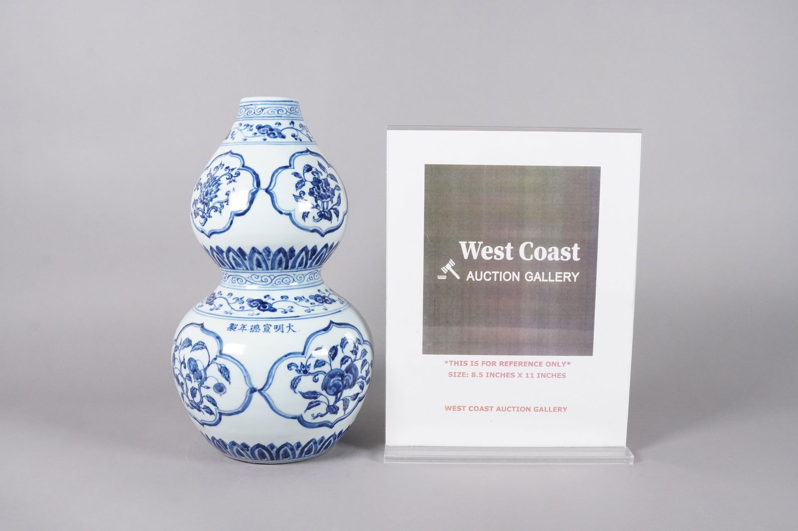 Chinese b/w gourd vase - 2