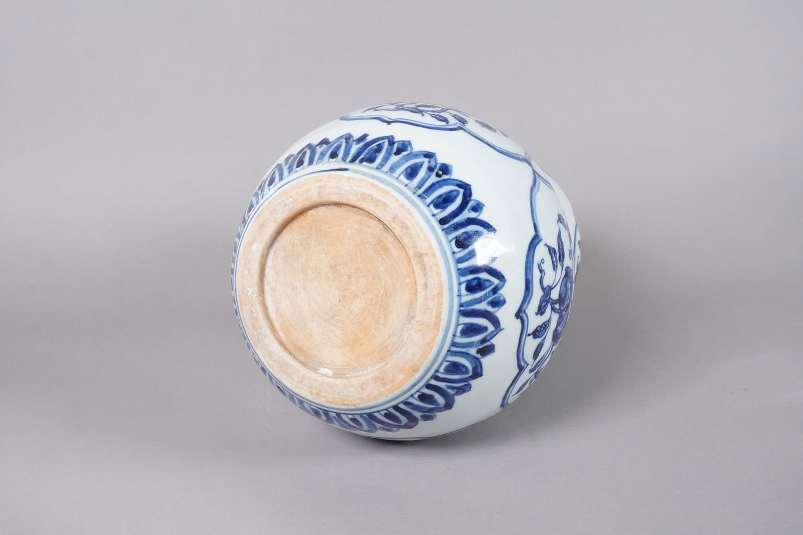 Chinese b/w gourd vase - 4