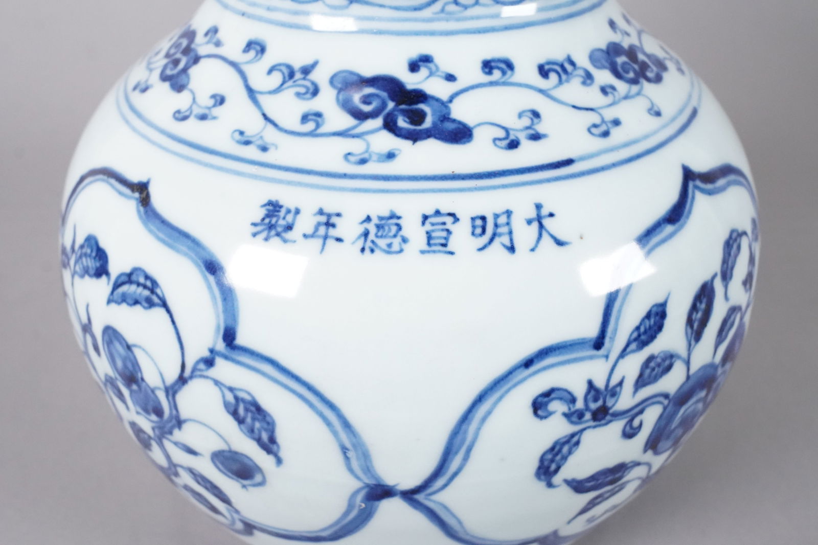 Chinese b/w gourd vase - 5