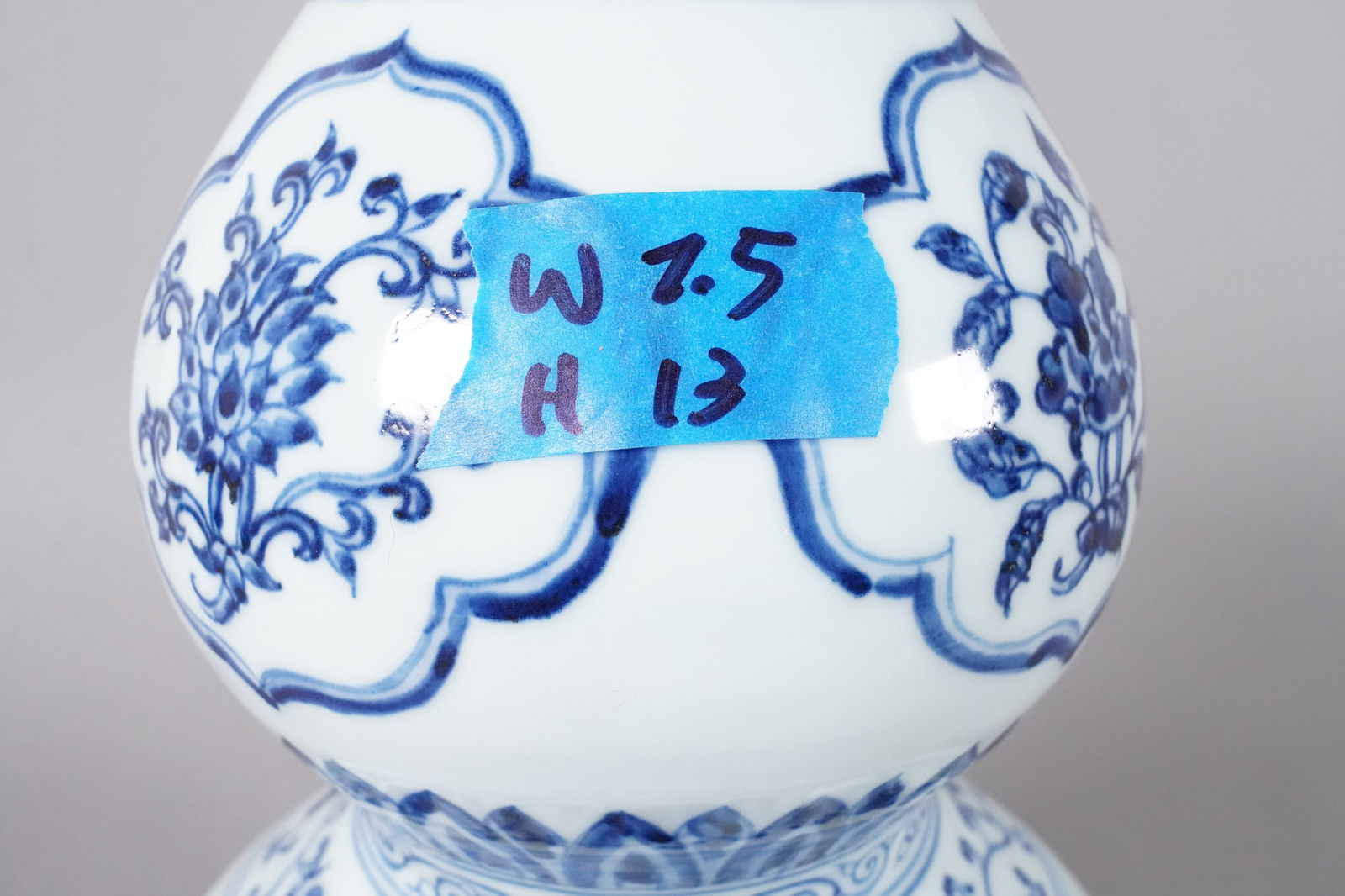 Chinese b/w gourd vase - 6