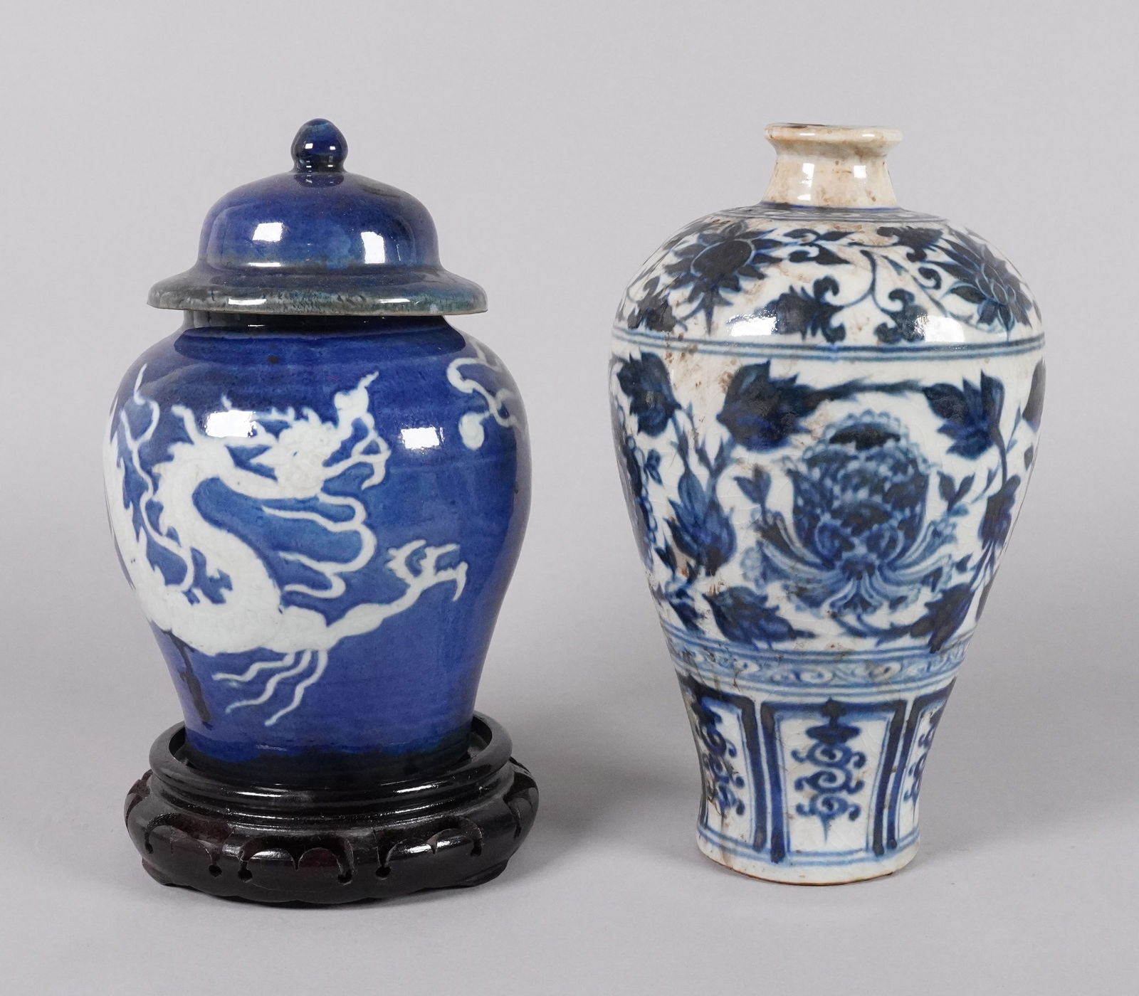 2 Chinese fine vase: 2 Chinese fine vase, largest H: 8" x W: 5.3."