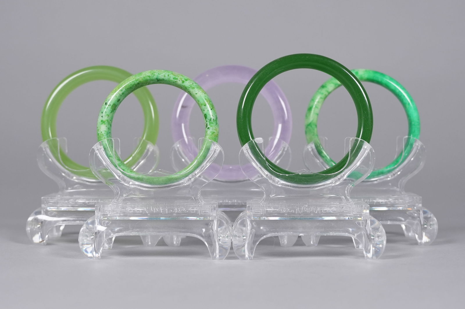 Lots Chinese fine bangles: Lots Chinese fine bangles.