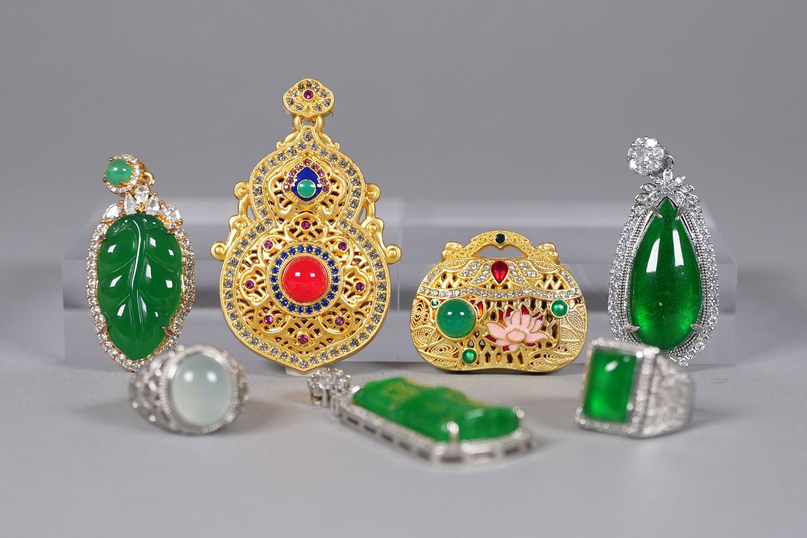 Lots Chinese fine carvings: Lots Chinese fine carvings.