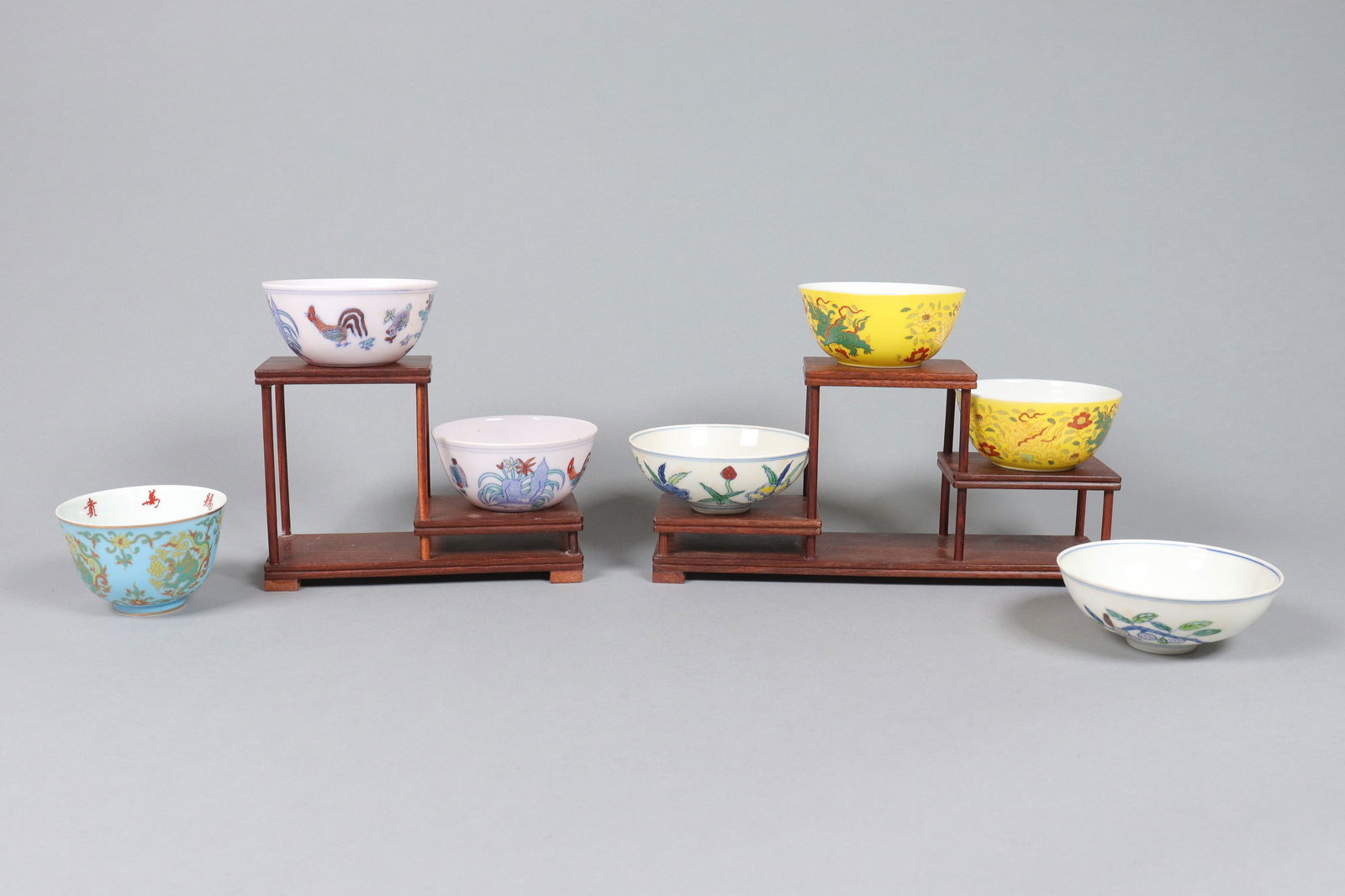 Lots Chinese fine cups: Lots Chinese fine cups, one has damage. Condition selling it as is. All sales are final.