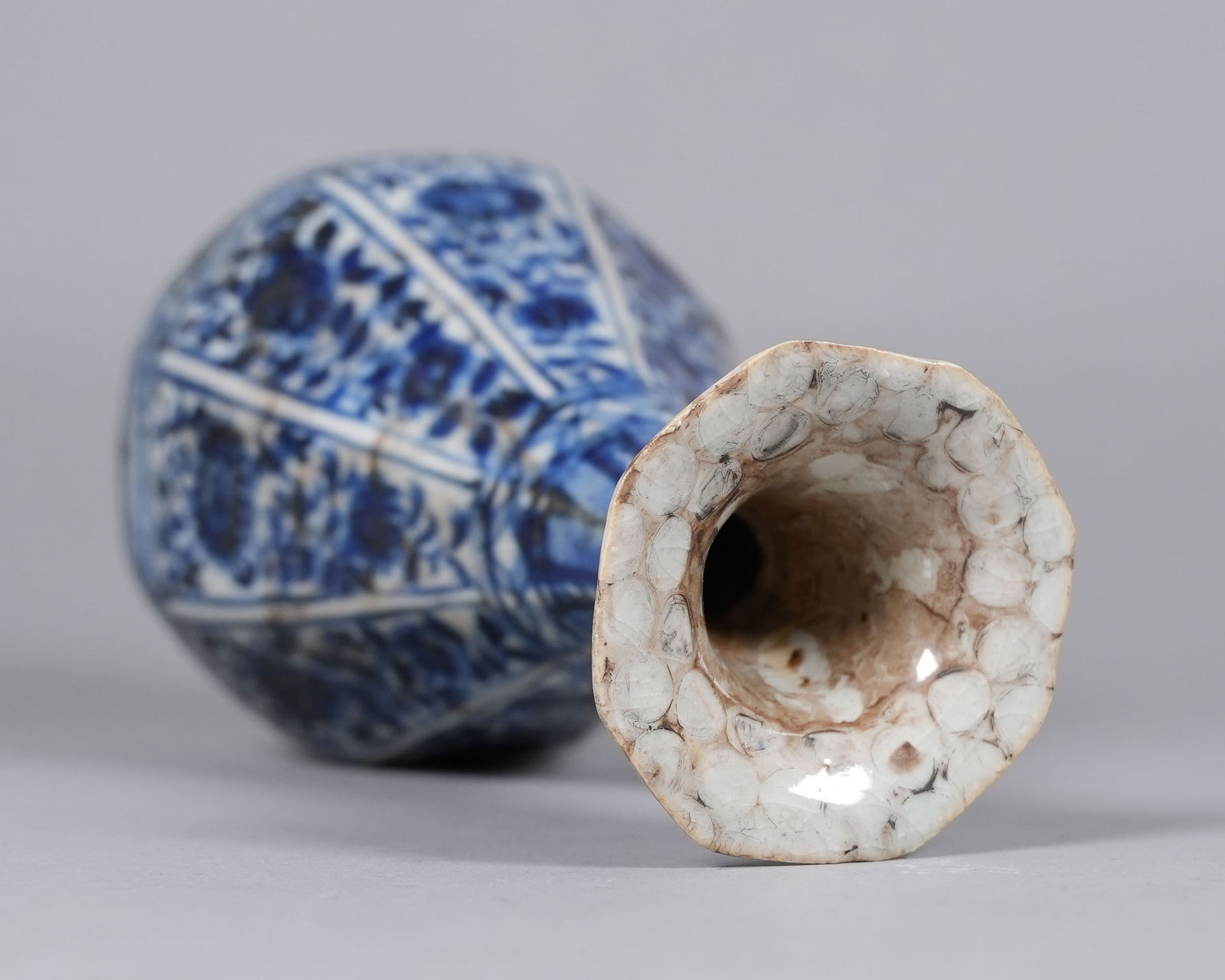 Chinese large b/w vase - 3