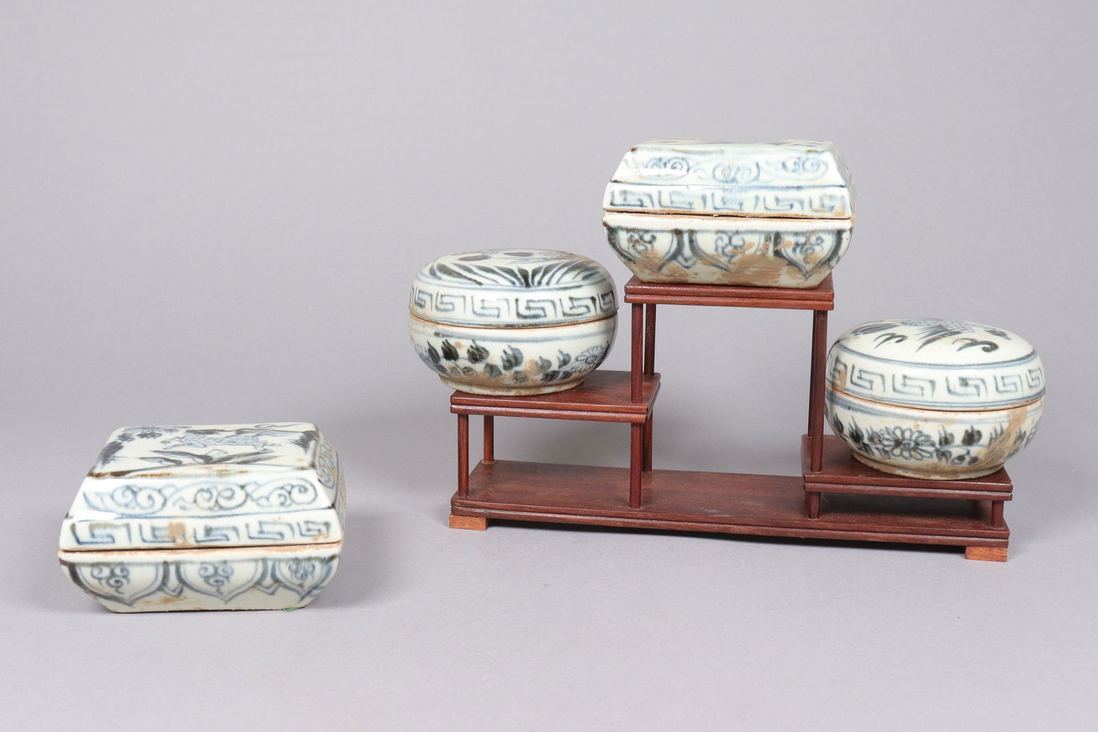 Lots Chinese porcelain box: Lots Chinese fine porcelain box.