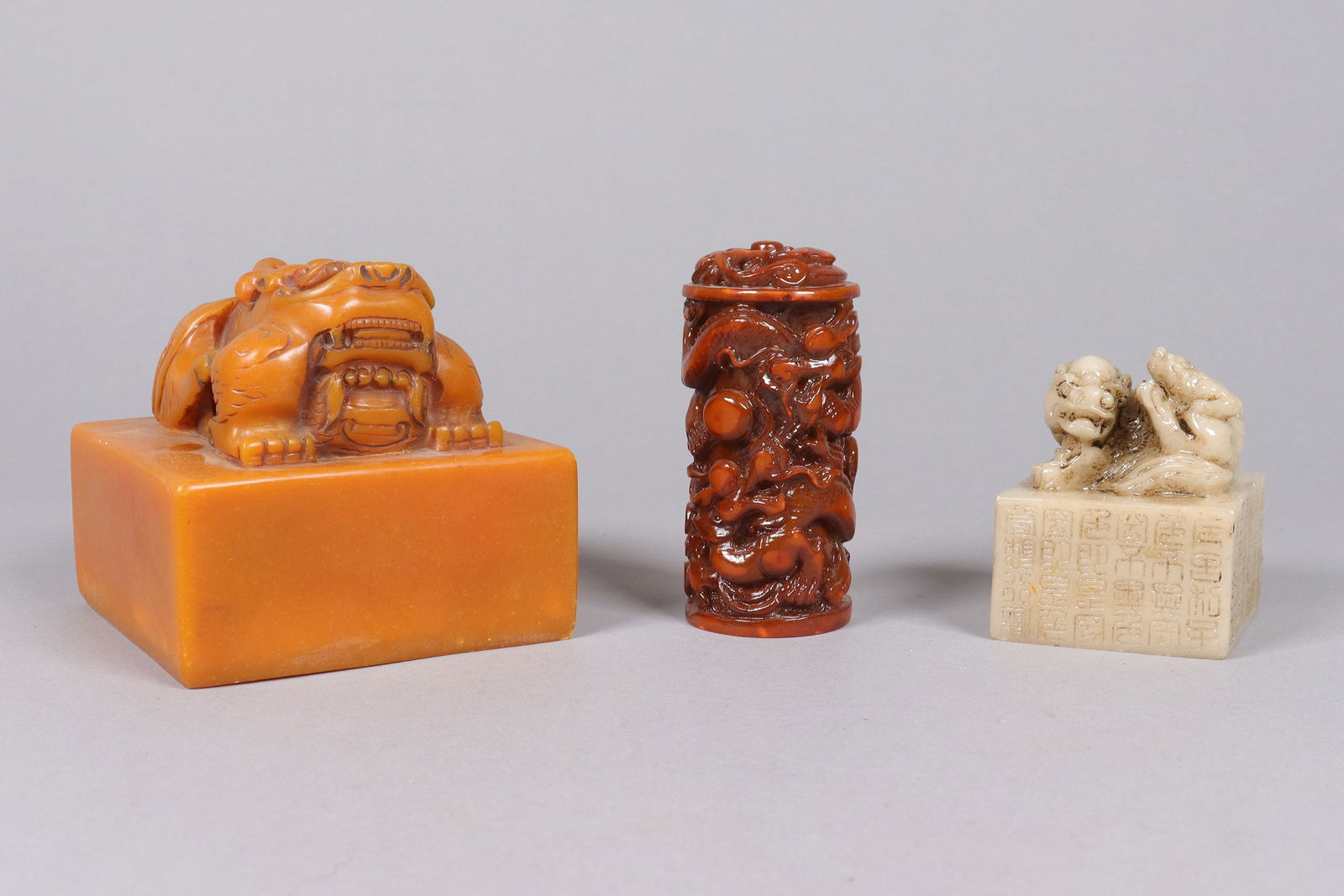 Lots Chinese carved seals: Lots Chinese carved seals.