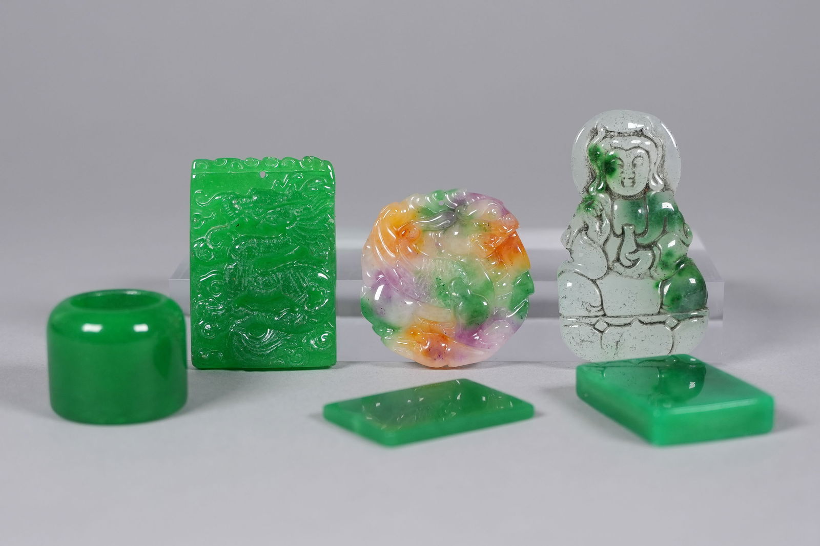 Lots Chinese fine carvings: Lots Chinese fine carvings.