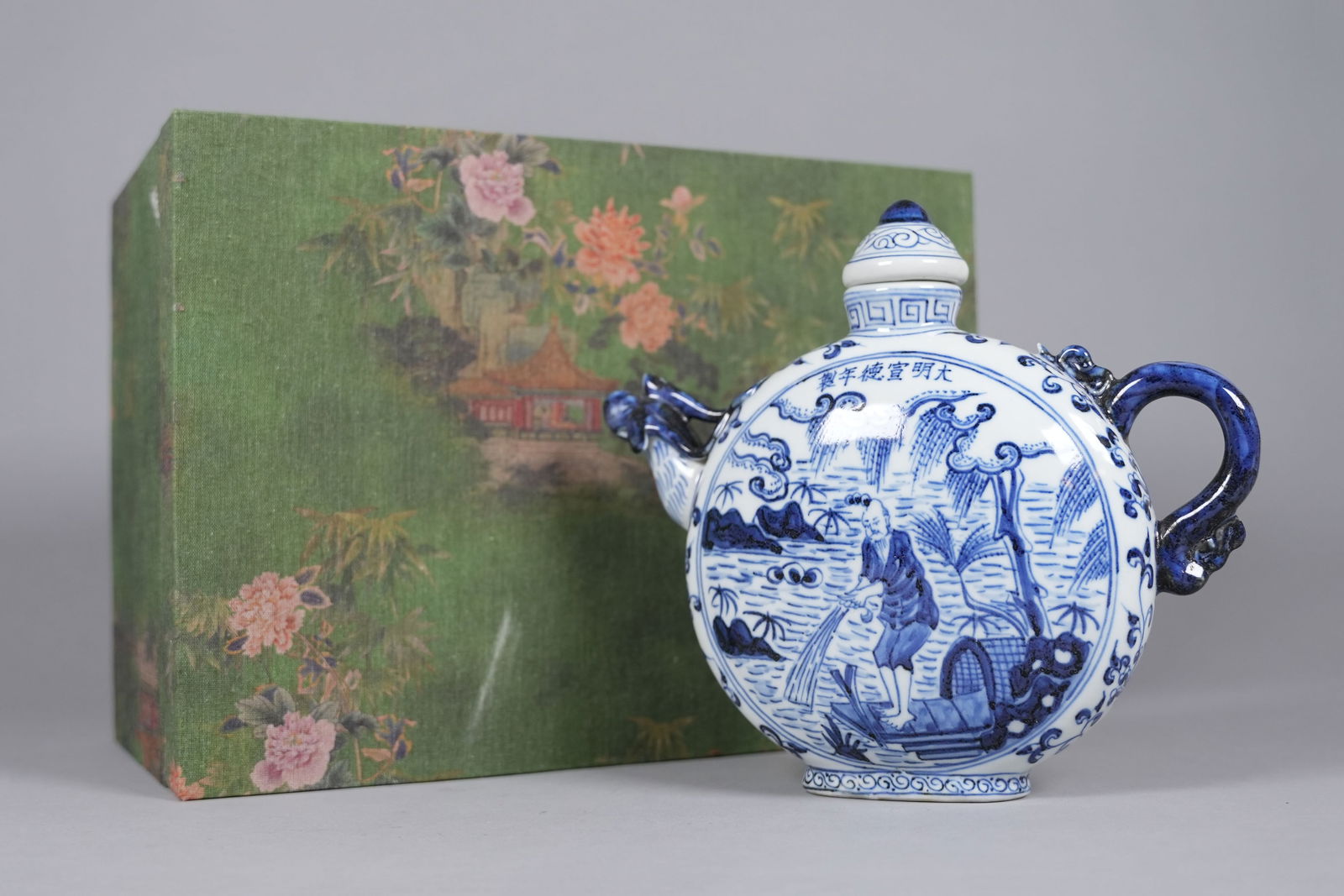 Chinese fine b/w lidded pot (1 of 7)