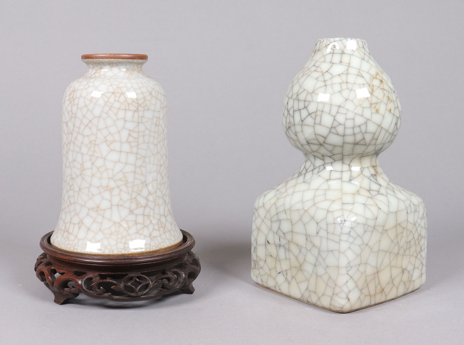 Lots Chinese crackled vase: Lots Chinese fine crackled vase. Largest H: 7.25" x W: 3.5."