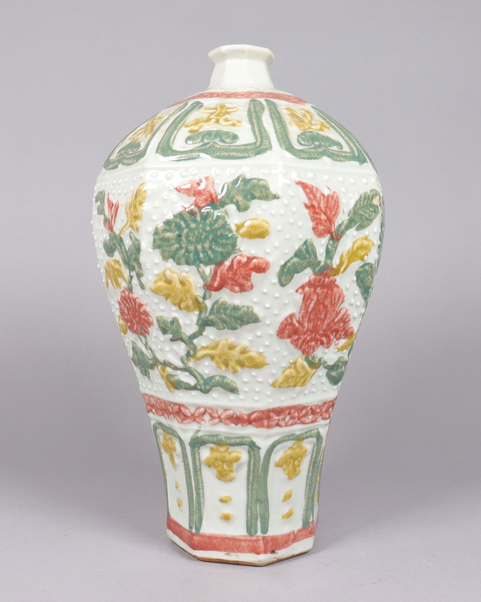 Chinese fine carved vase: Chinese fine carved vase. H: 13.75" x W: 7.25."