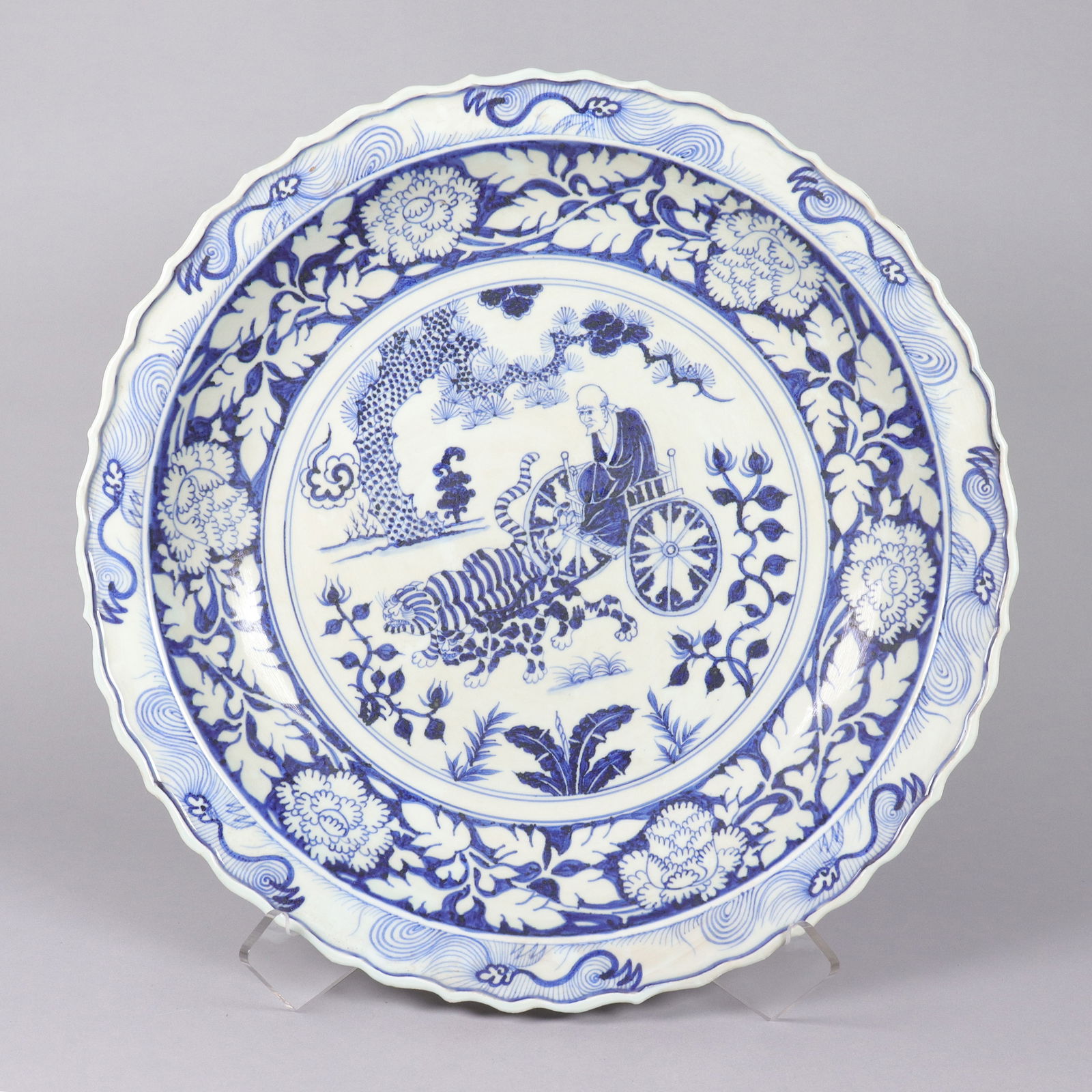 Chinese fine b/w charger plate: Chinese fine blue and white charger plate. H: 3" x W: 17.65."