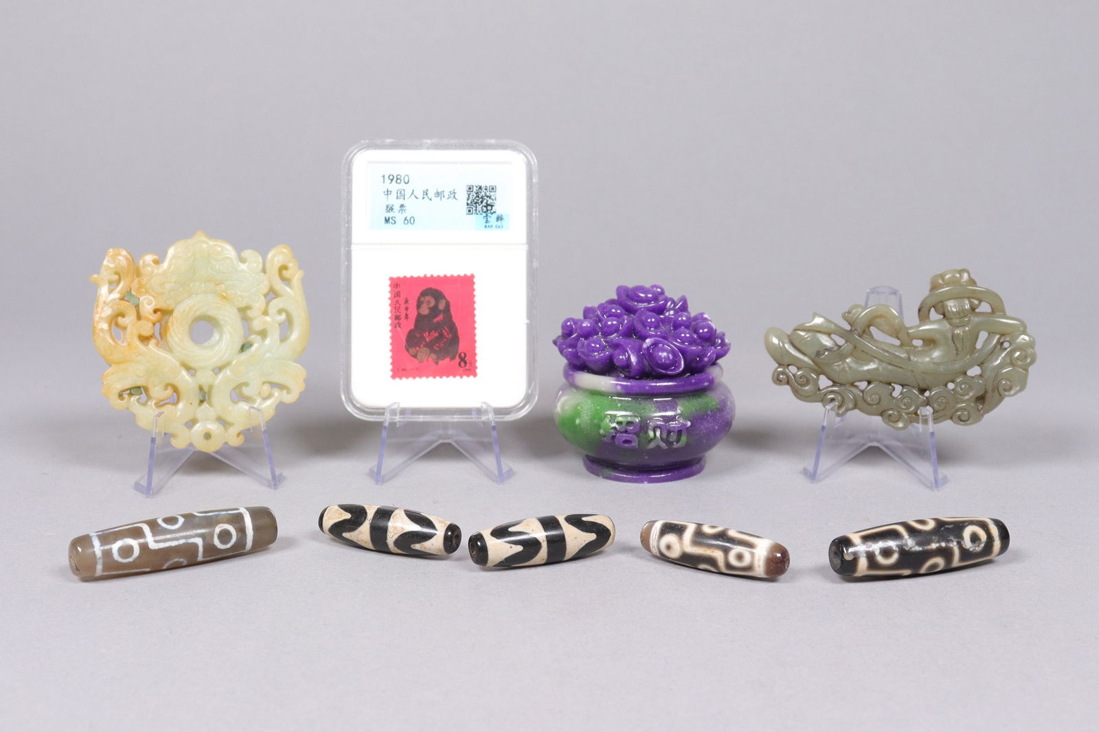 Lots Chinese carvings and stamp (1 of 6)