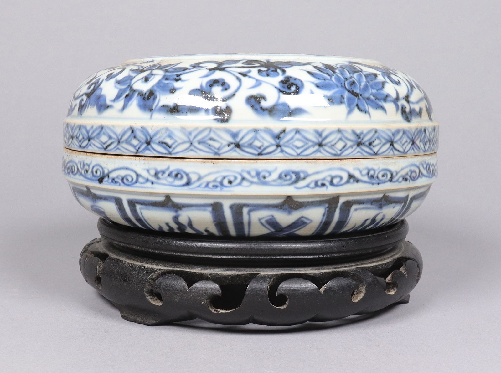 Chinese fine b/w dragon box (1 of 6)