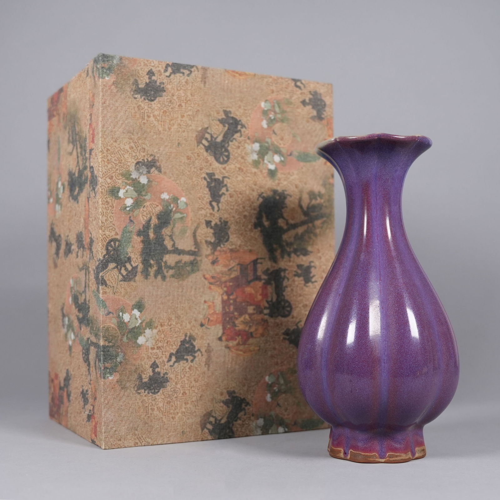 Chinese fine purple vase with box (1 of 7)