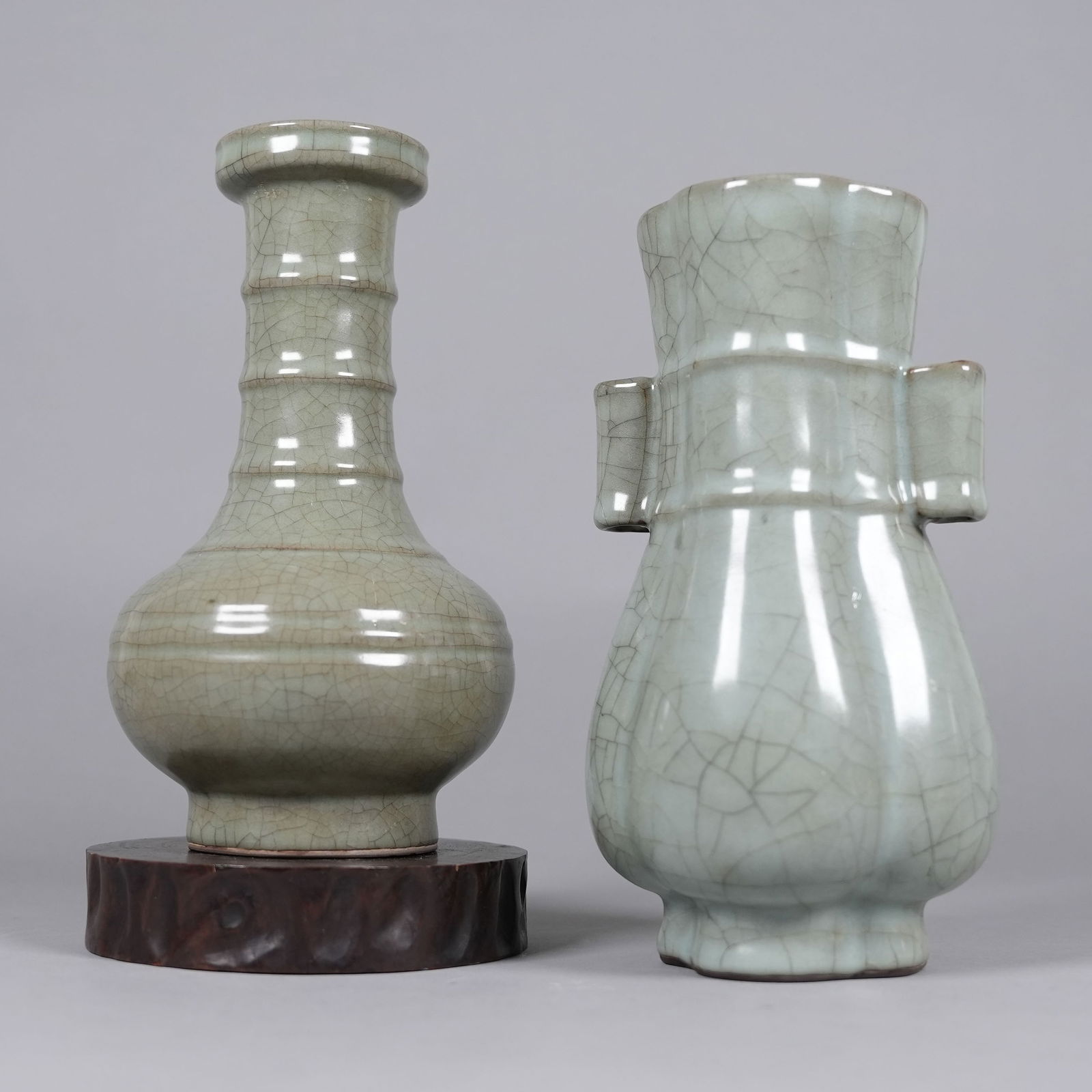 Lots Chinese crackled vase: Lots Chinese fine crackled vase. Largest H: 8.5" x W: 4.5."