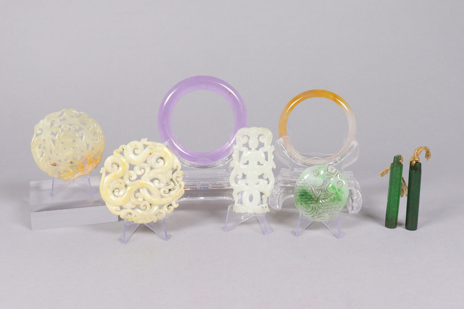 Lots Chinese fine carvings: Lots Chinese fine carvings.