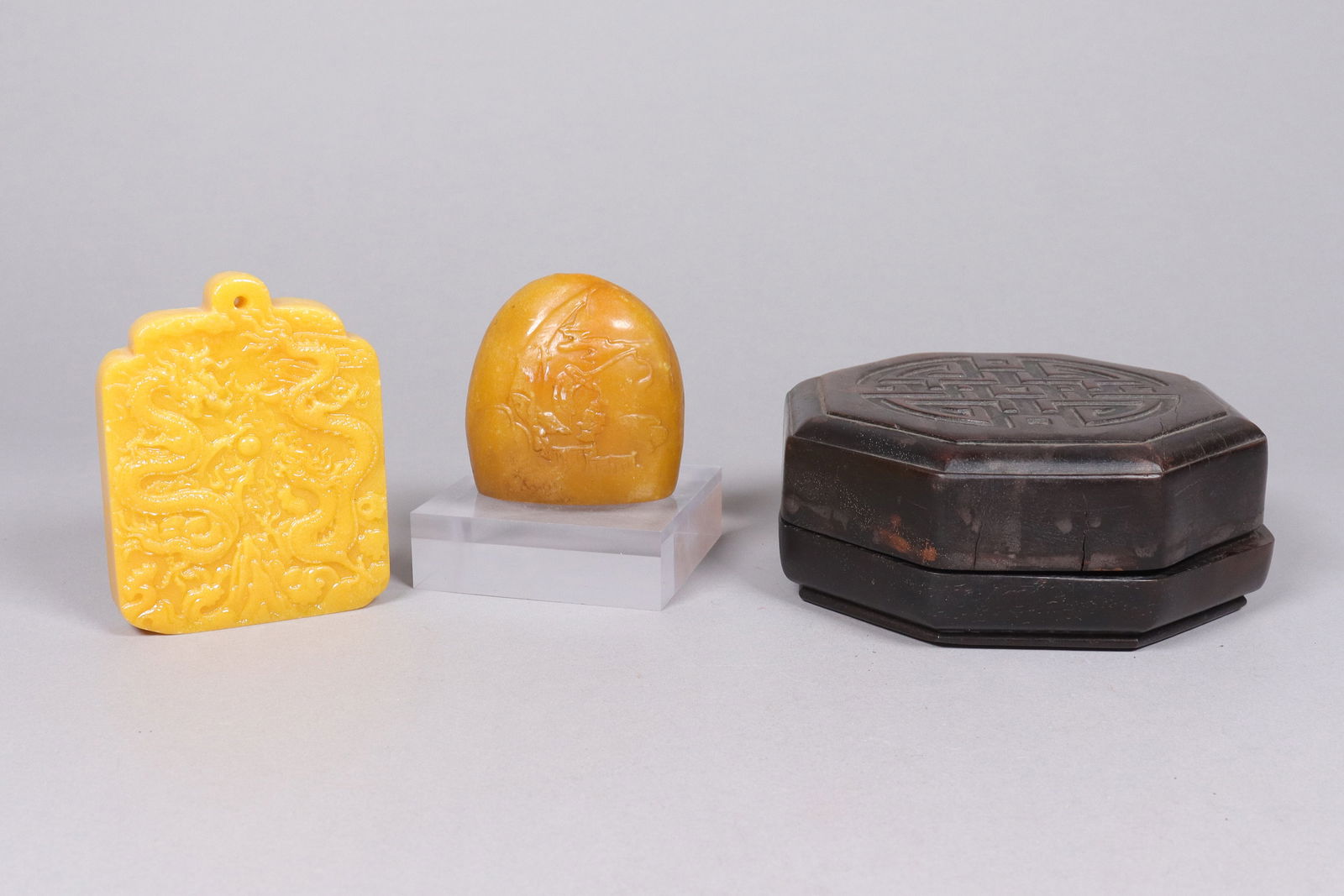 Lots Chinese items: Lots Chinese items.